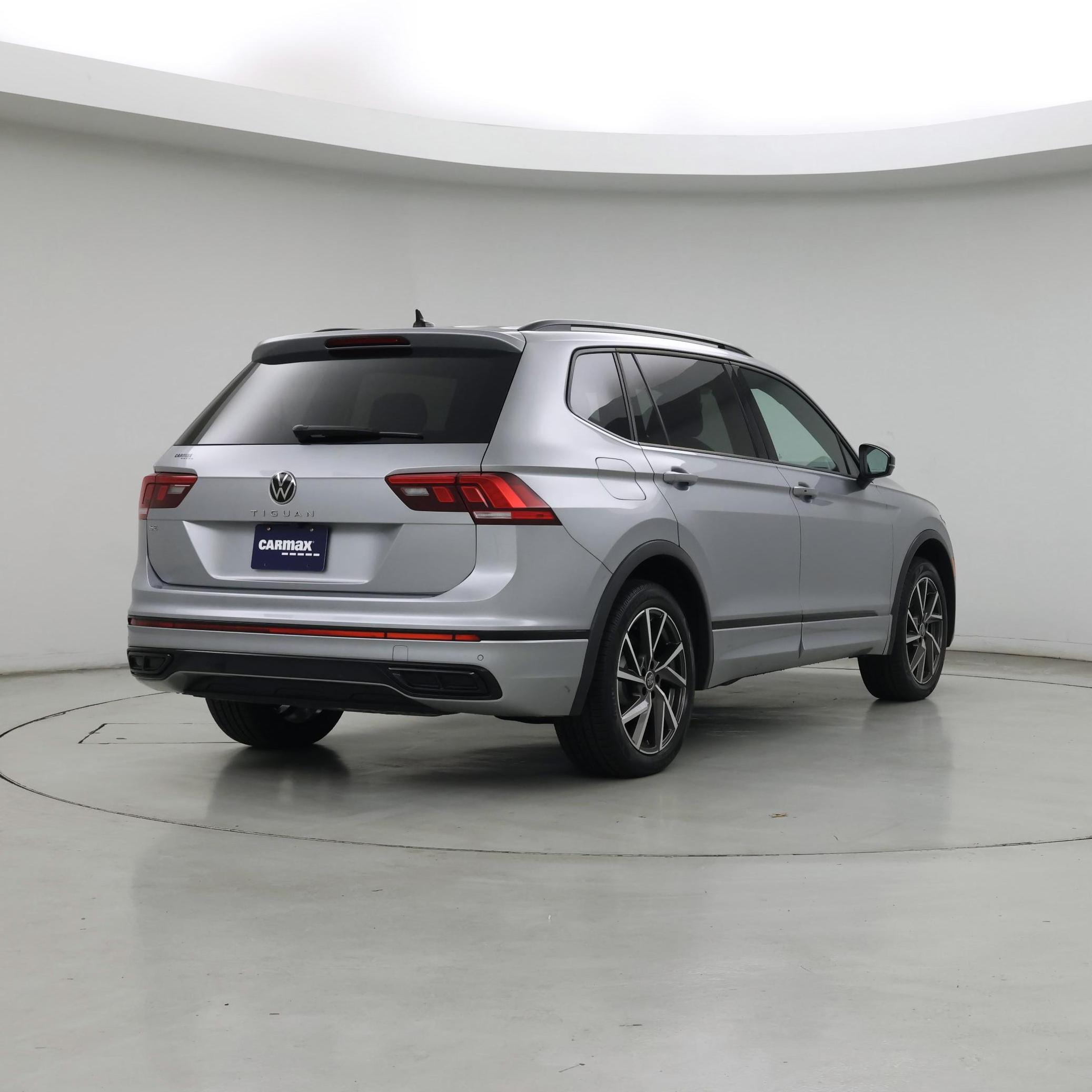 Thumbnail: 2023 Volkswagen Tiguan - 8