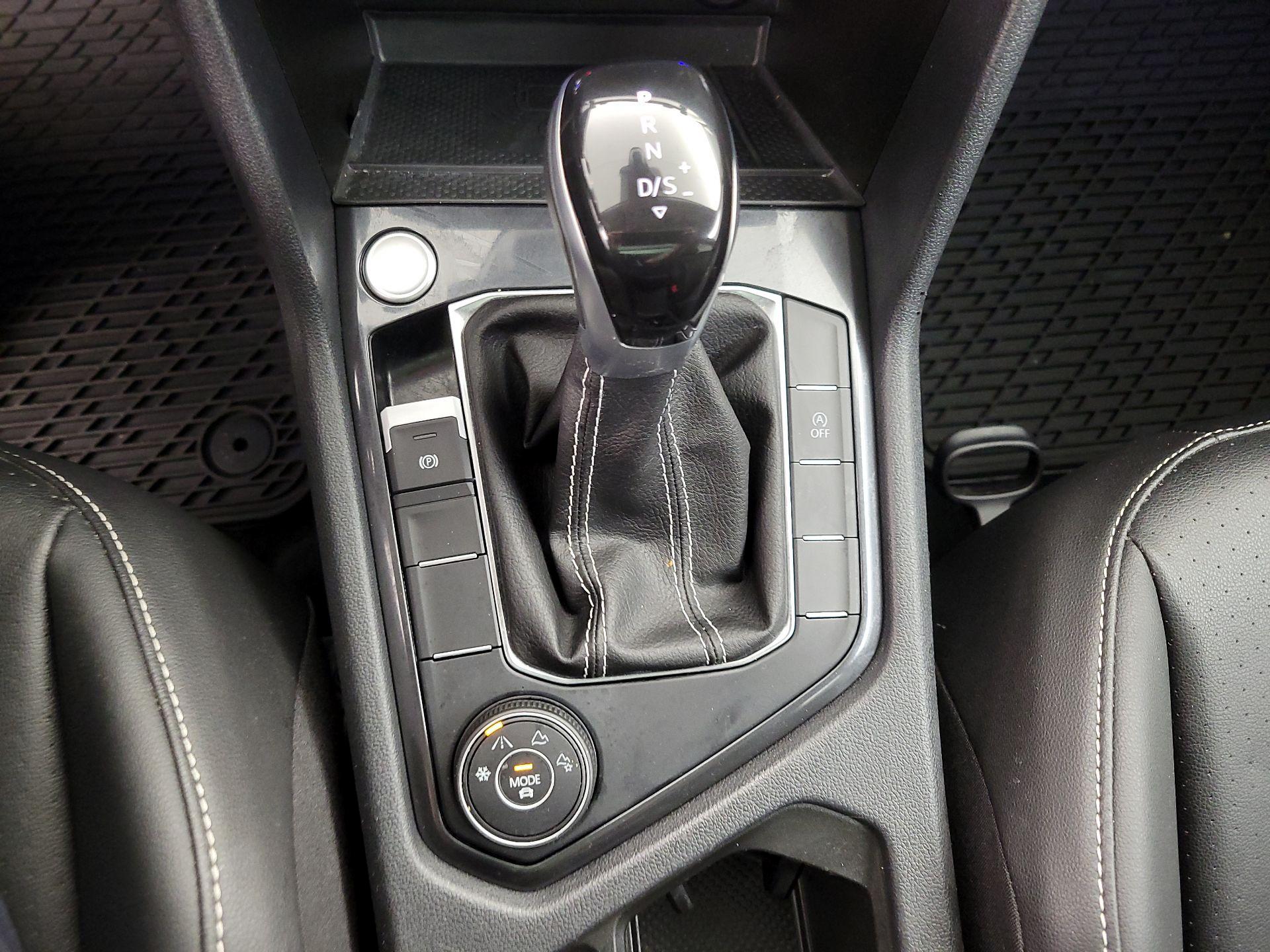 Thumbnail: 2022 Volkswagen Tiguan - 17