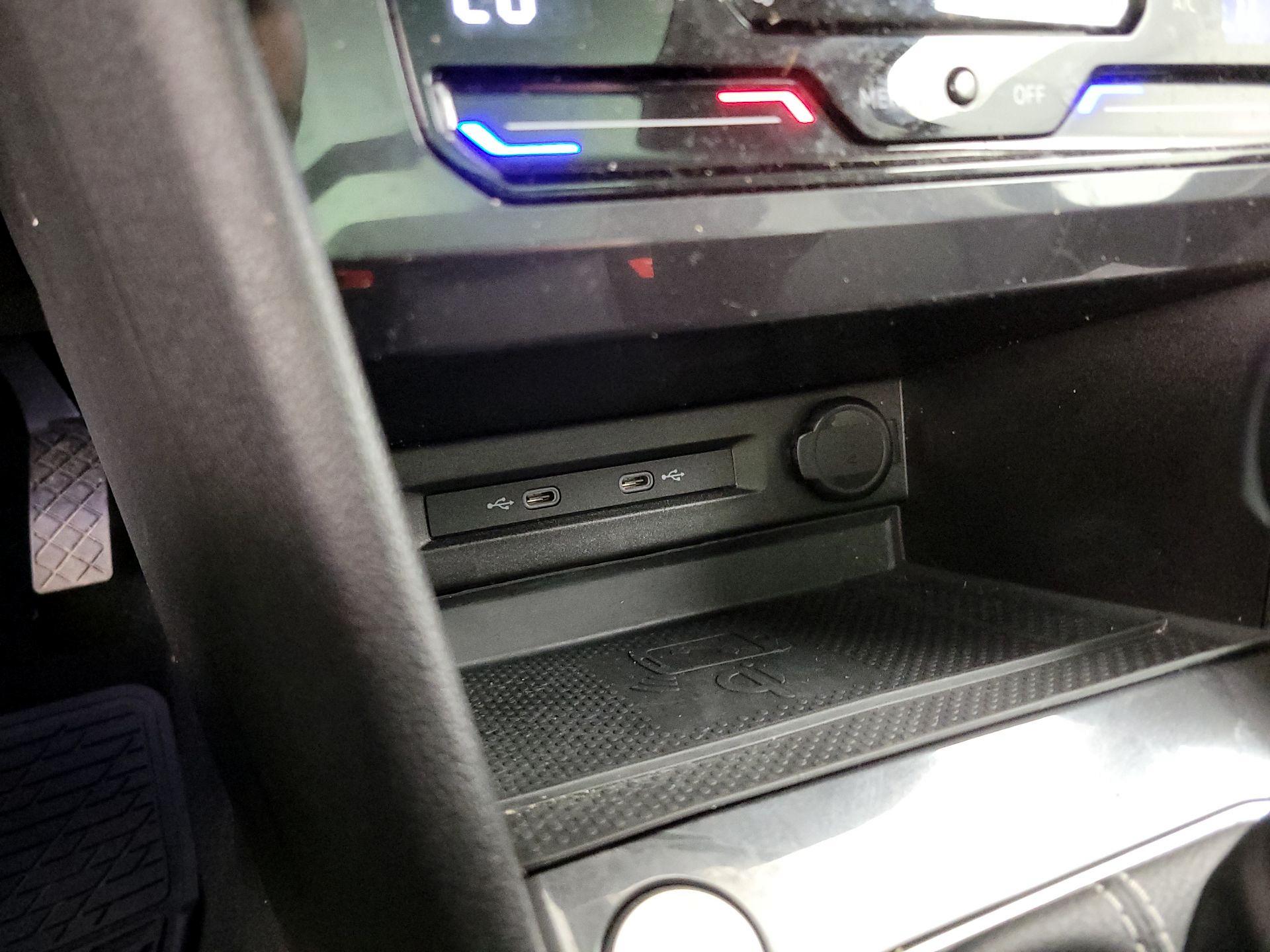 Thumbnail: 2022 Volkswagen Tiguan - 18