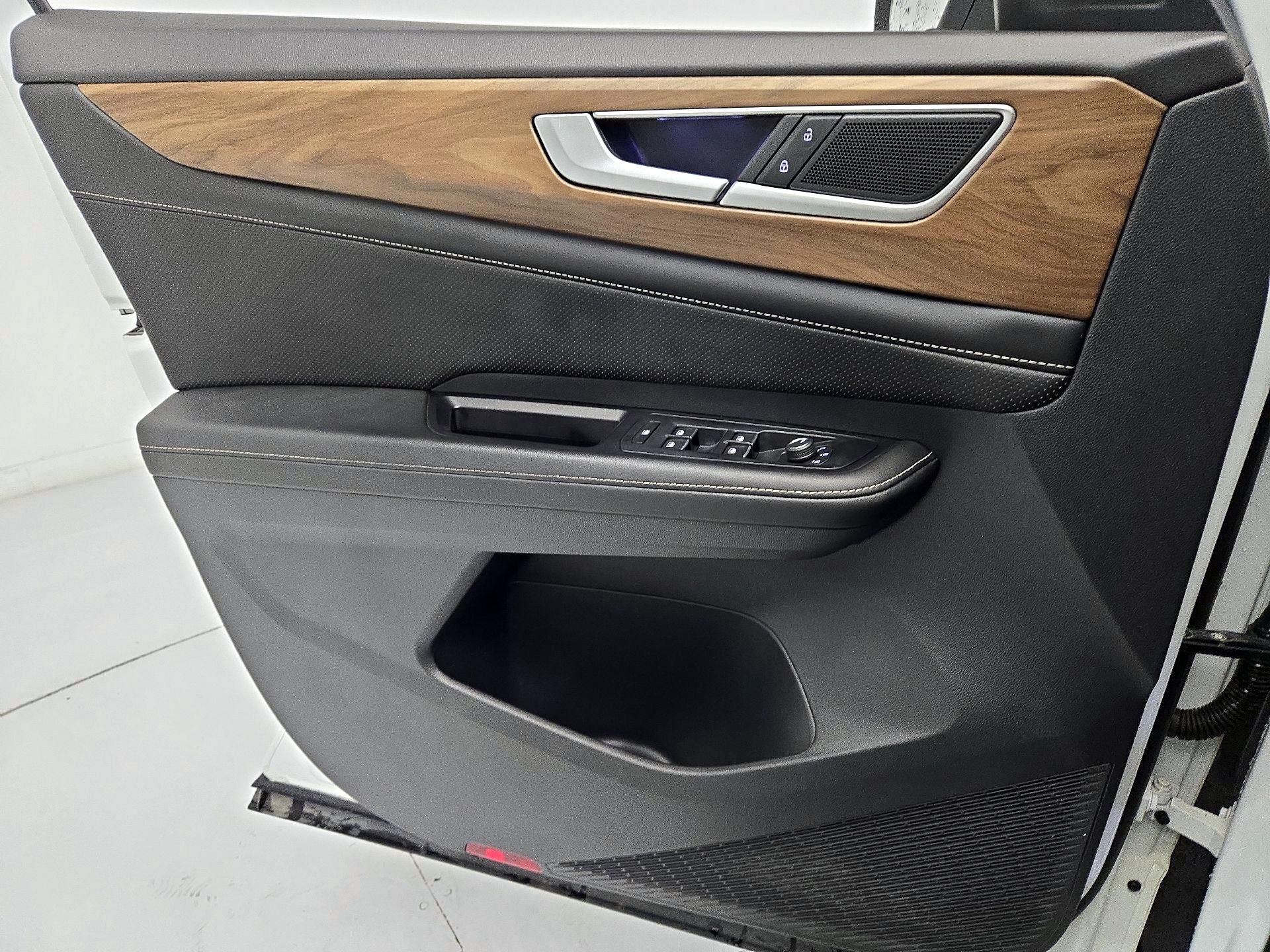 Thumbnail: 2024 Volkswagen Atlas - 12