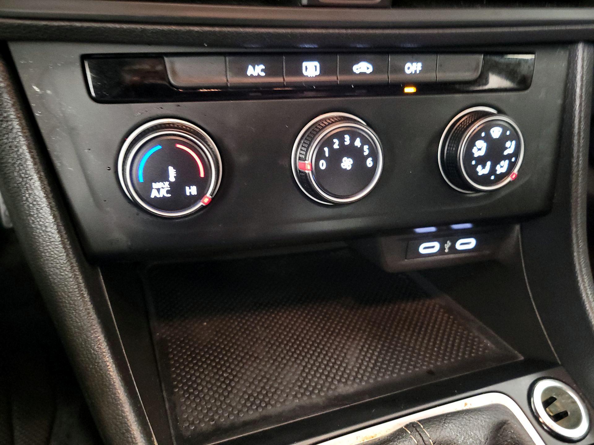 Thumbnail: 2024 Volkswagen Jetta - 16