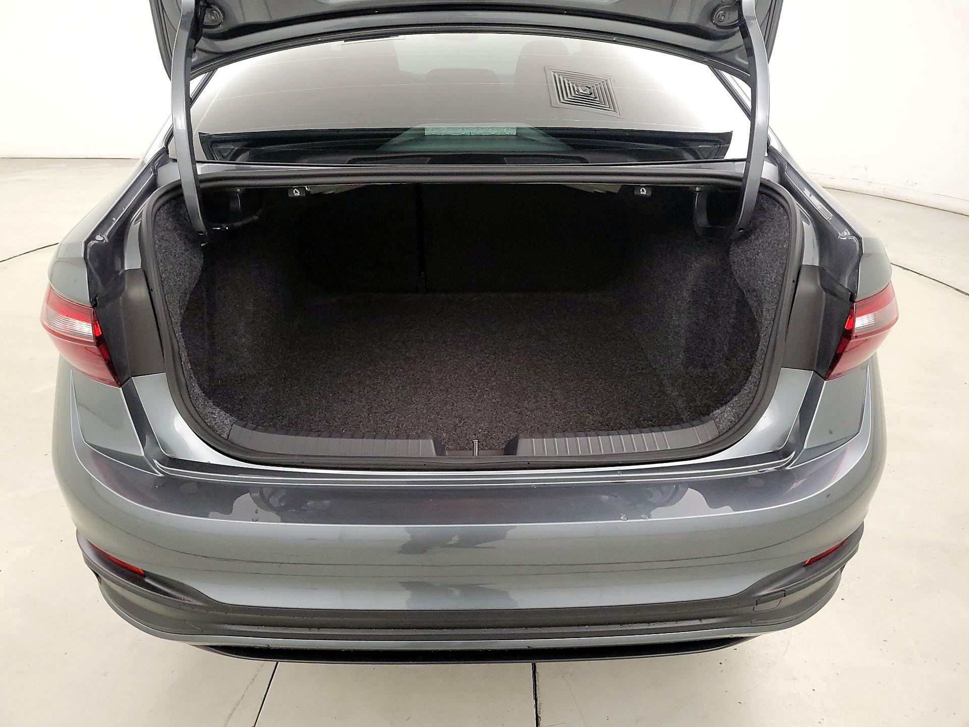 Thumbnail: 2024 Volkswagen Jetta - 20