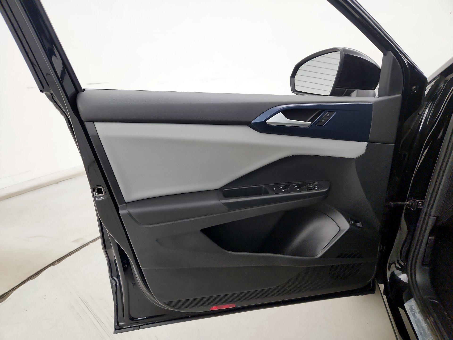 Thumbnail: 2022 Volkswagen Taos - 12