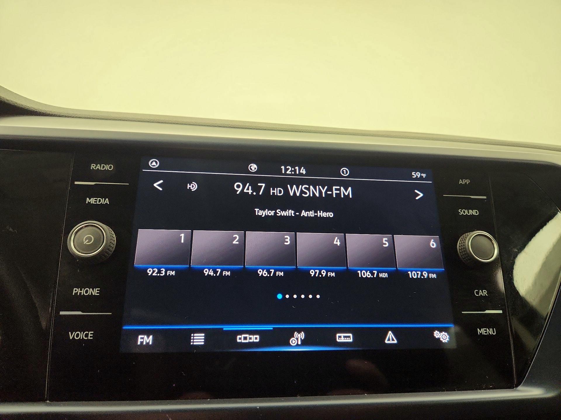 Thumbnail: 2022 Volkswagen Taos - 15