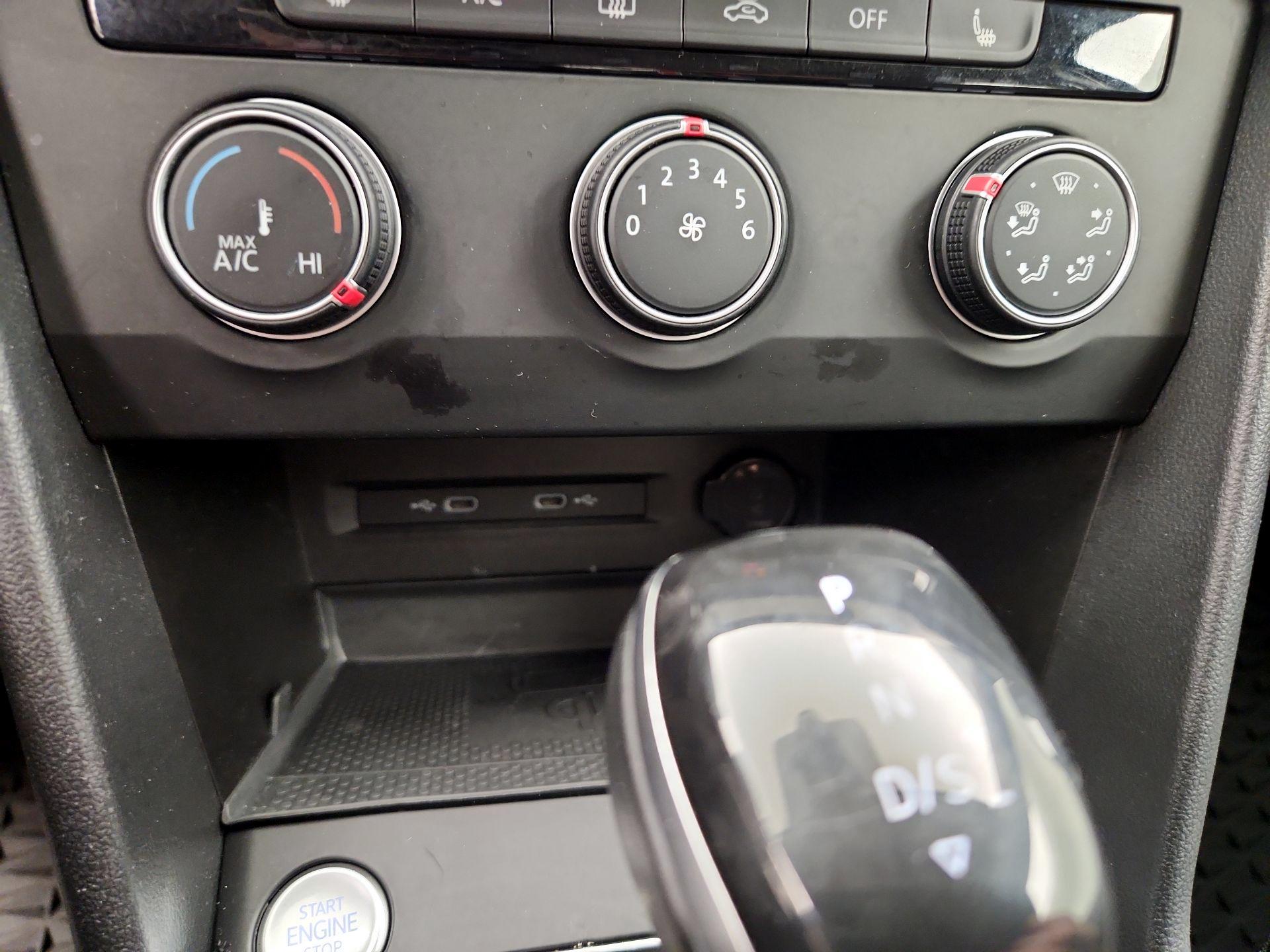 Thumbnail: 2022 Volkswagen Taos - 16