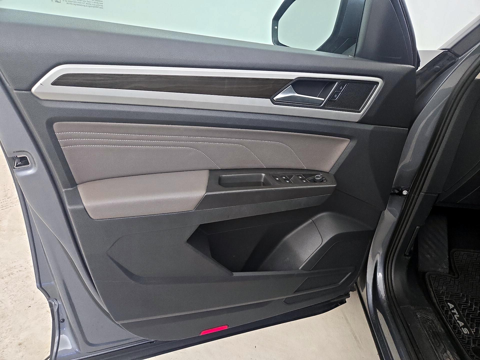 Thumbnail: 2022 Volkswagen Atlas - 12