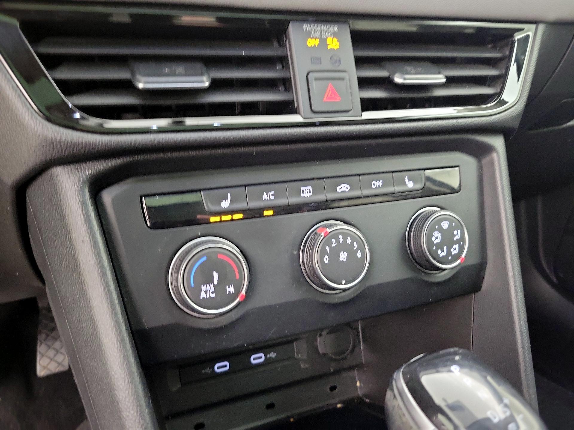 Thumbnail: 2022 Volkswagen Taos - 16