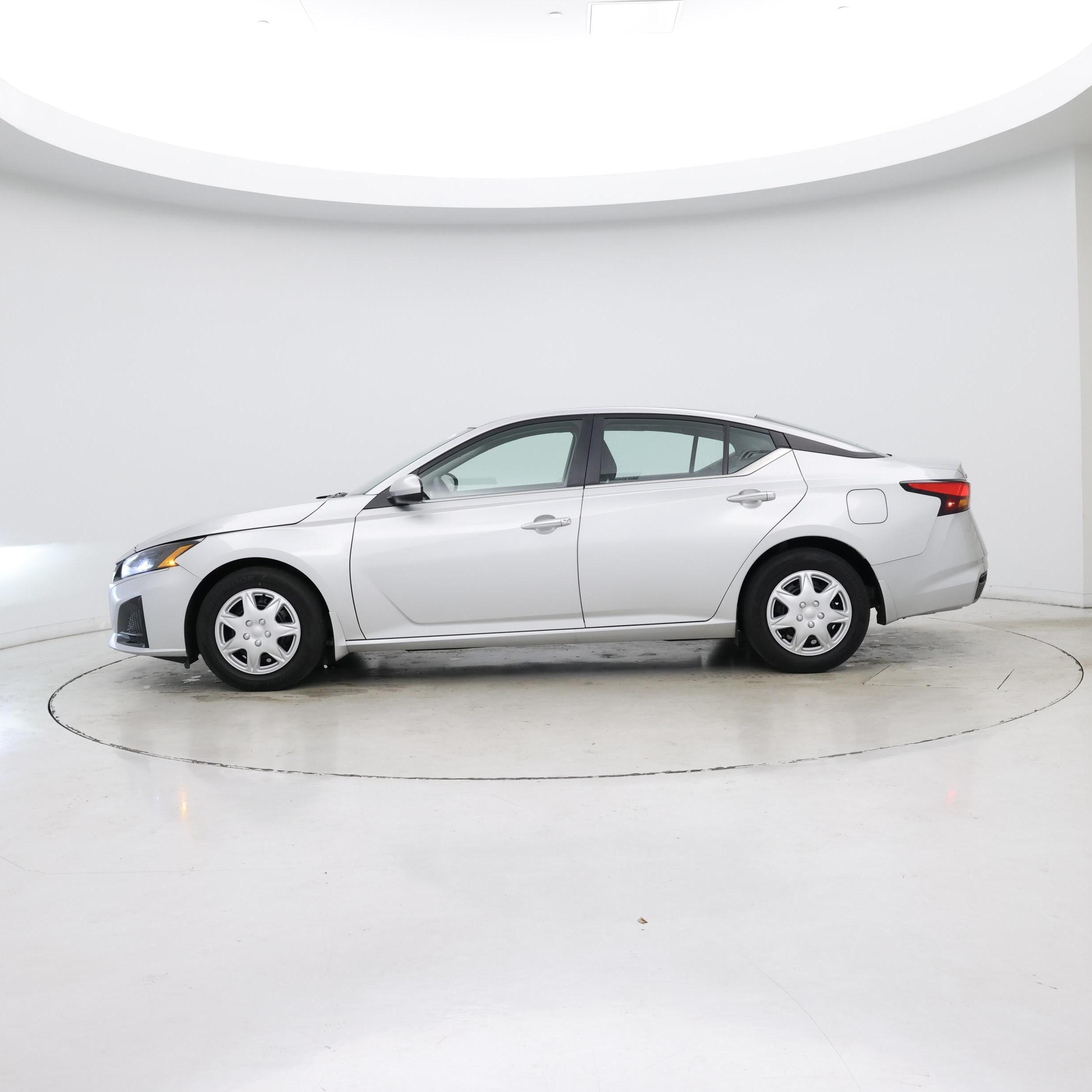 Thumbnail: 2023 Nissan Altima - 3