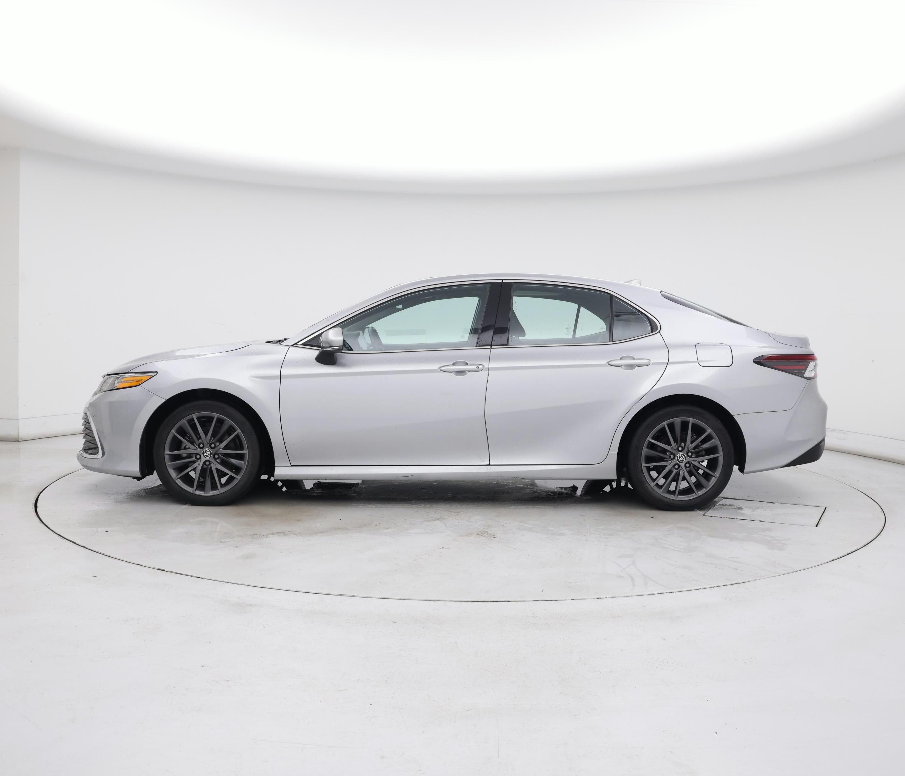 Thumbnail: 2022 Toyota Camry - 3