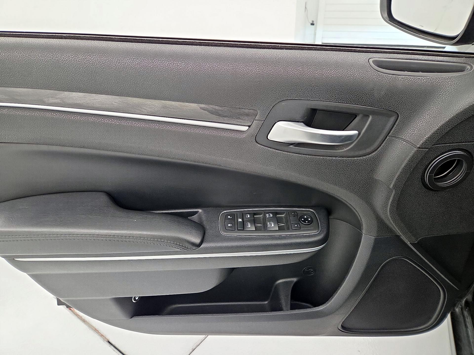 Thumbnail: 2020 Chrysler 300 - 12