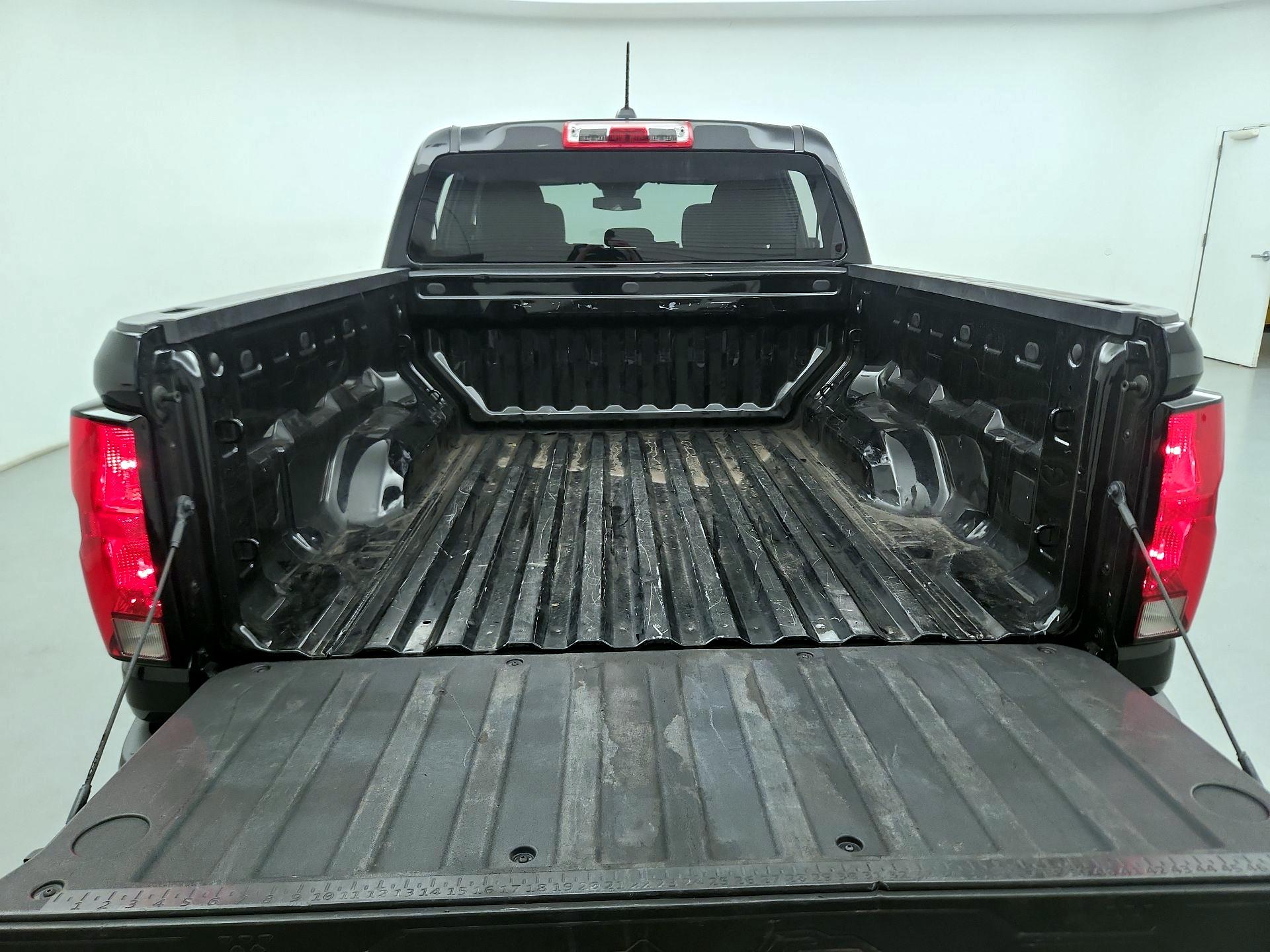 Thumbnail: 2024 Chevrolet Colorado - 18