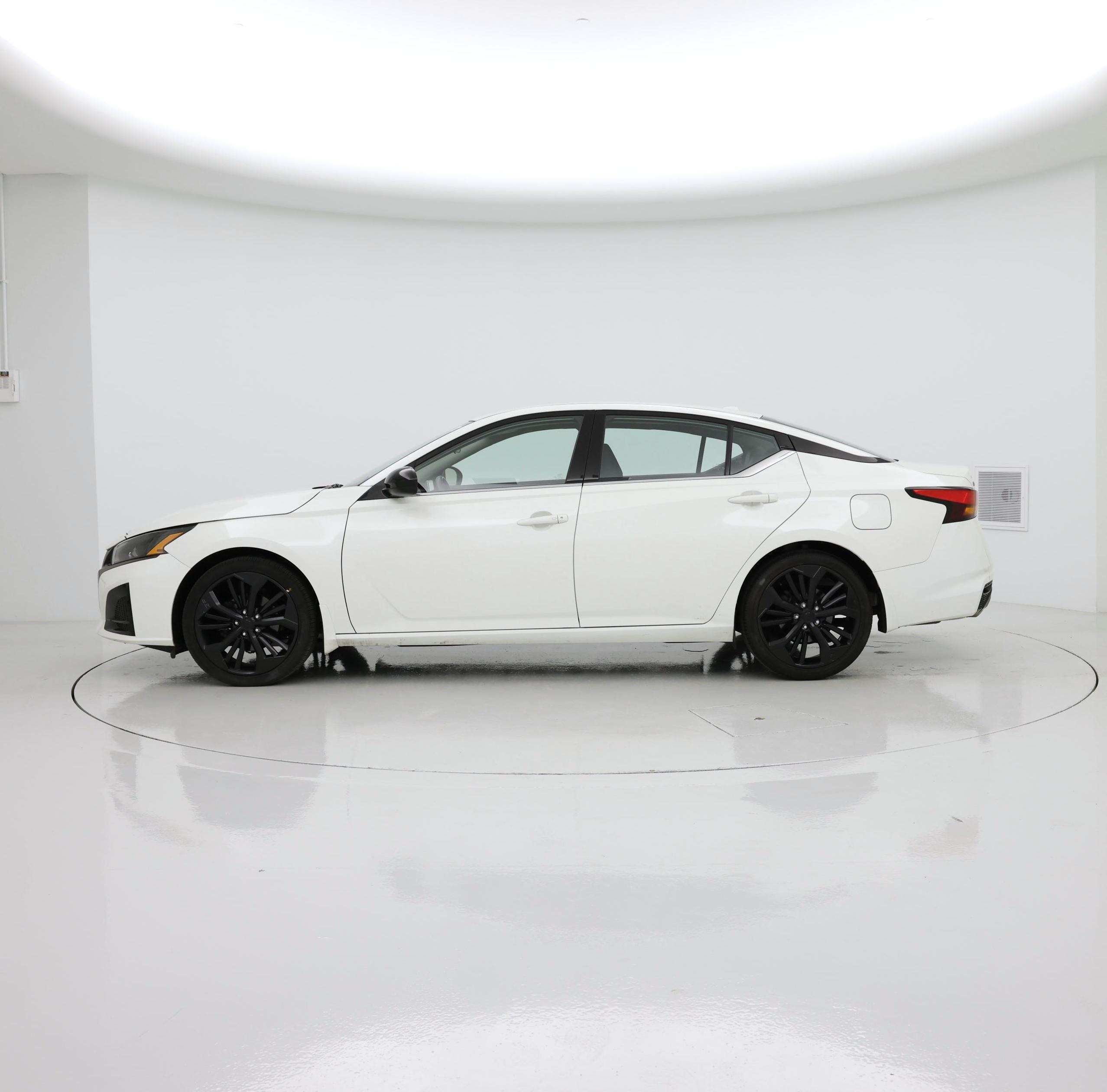 Thumbnail: 2023 Nissan Altima - 3