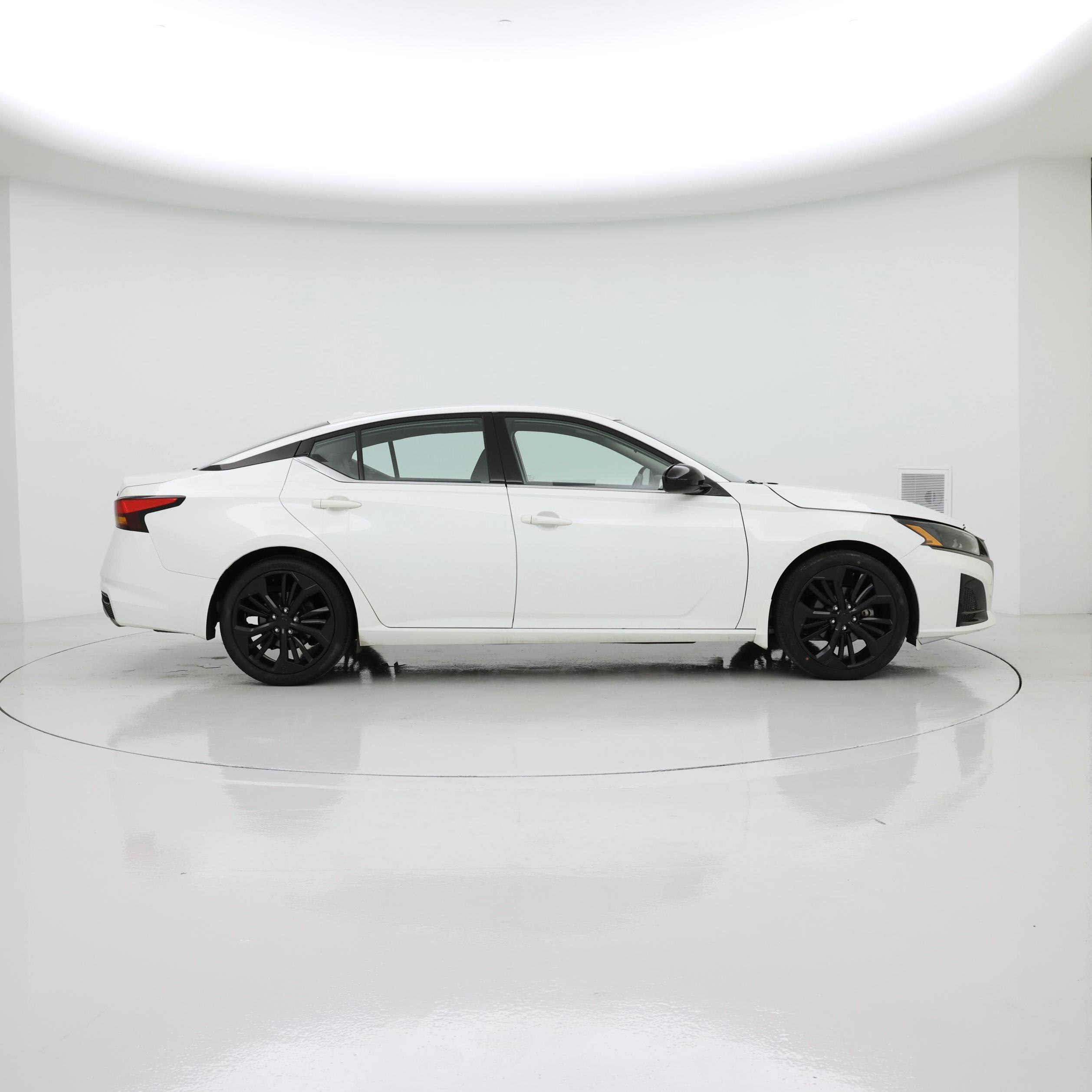 Thumbnail: 2023 Nissan Altima - 7