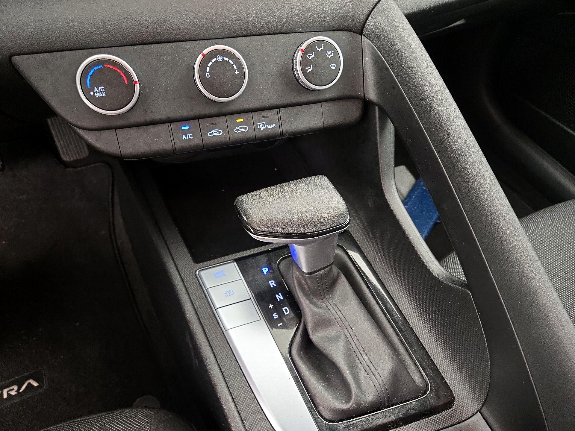 Thumbnail: 2025 Hyundai Elantra - 17