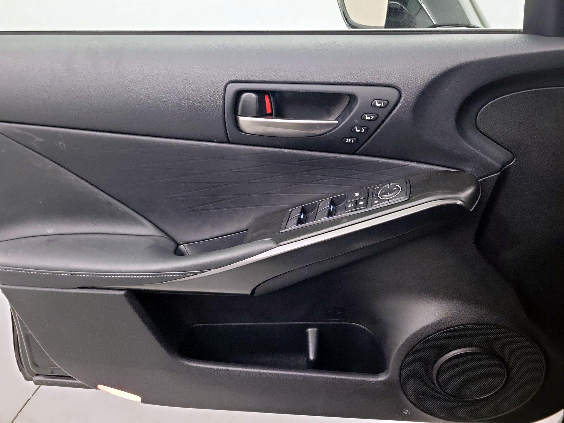 Thumbnail: 2023 Lexus IS - 10