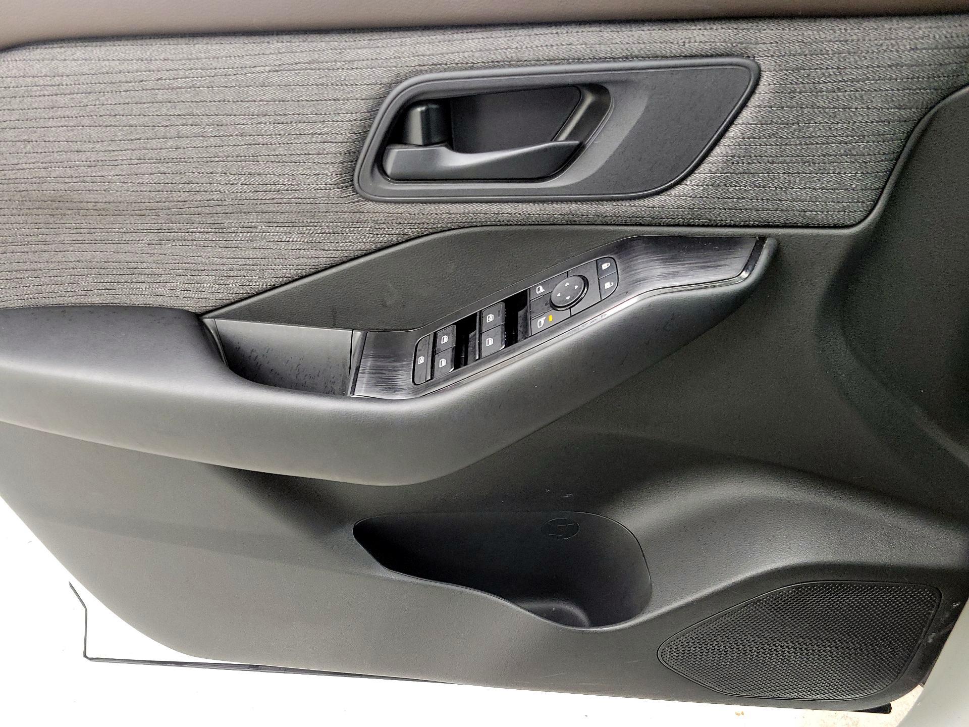 Thumbnail: 2023 Nissan Rogue - 12