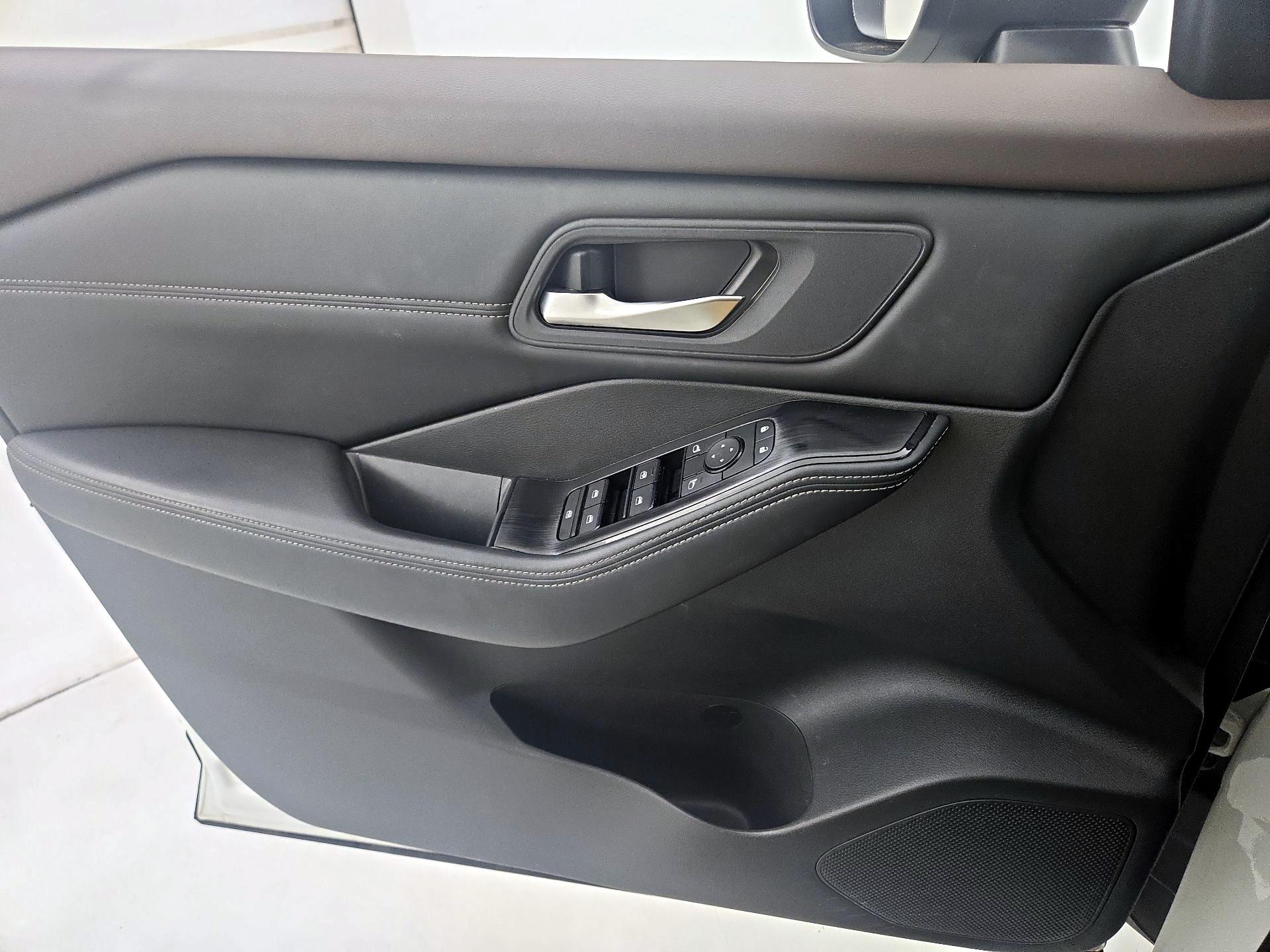 Thumbnail: 2023 Nissan Rogue - 12