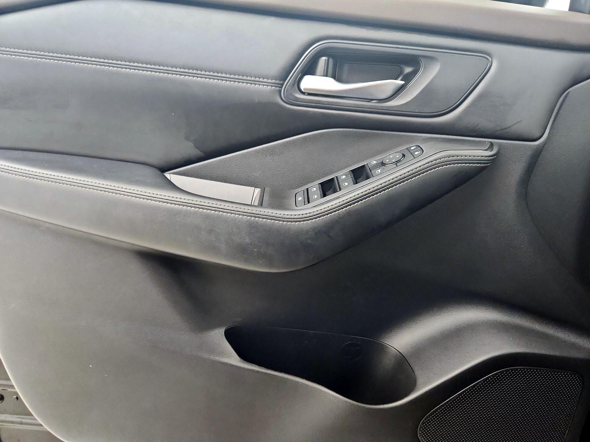 Thumbnail: 2023 Nissan Rogue - 10