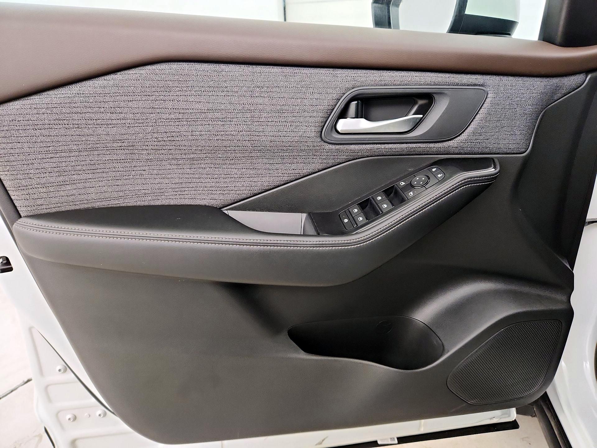 Thumbnail: 2023 Nissan Rogue - 10