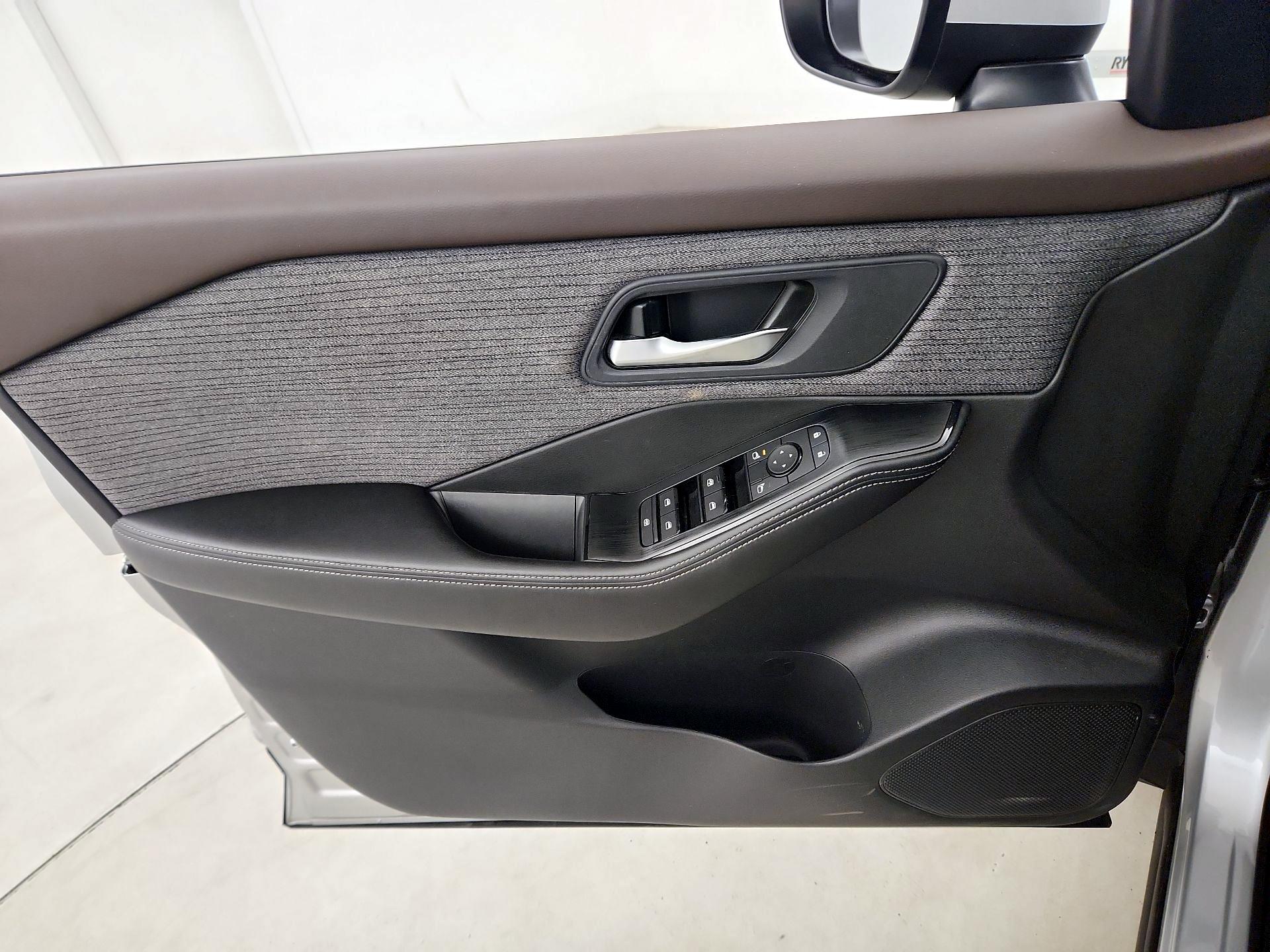 Thumbnail: 2023 Nissan Rogue - 12