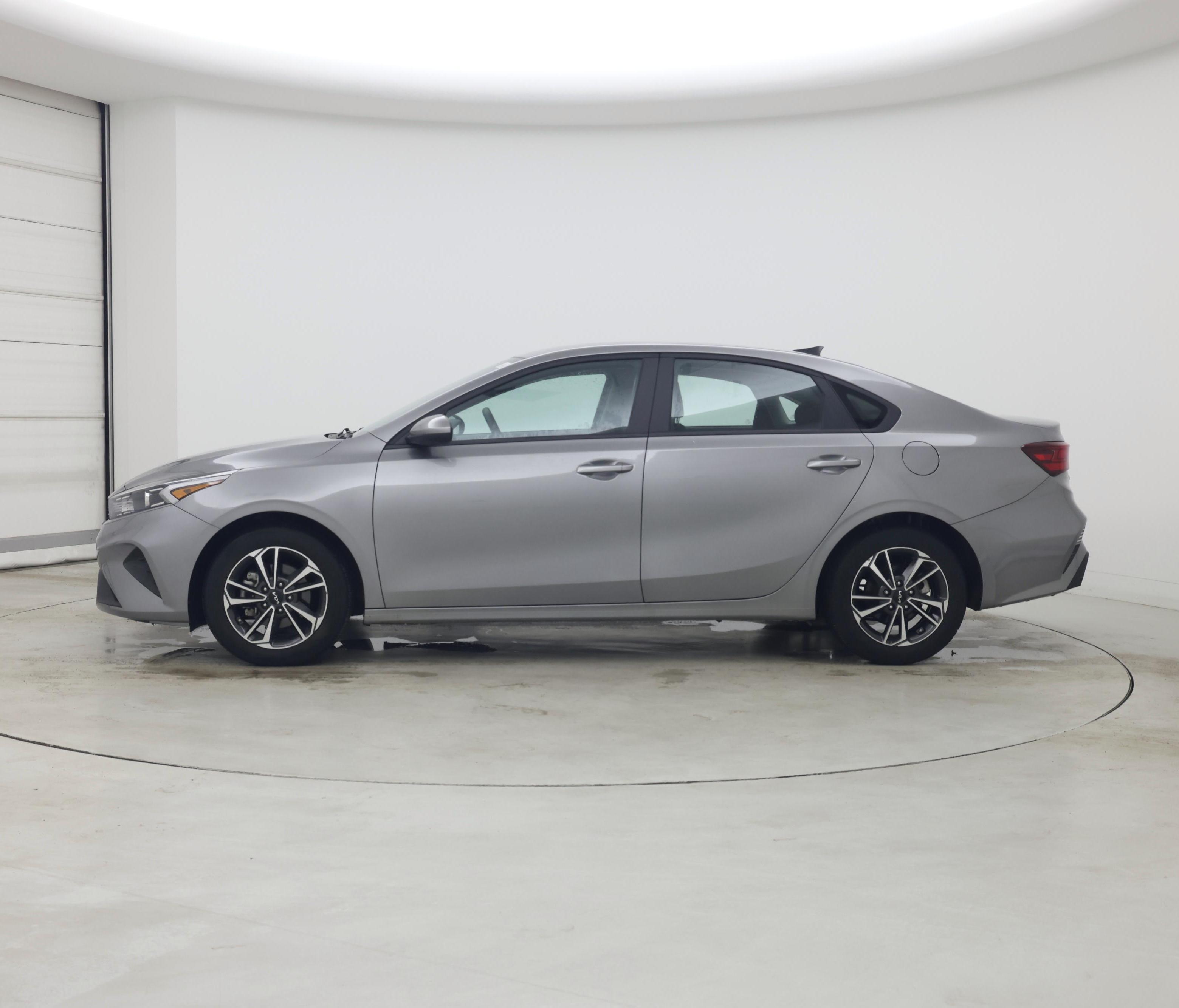 Thumbnail: 2024 Kia Forte - 3