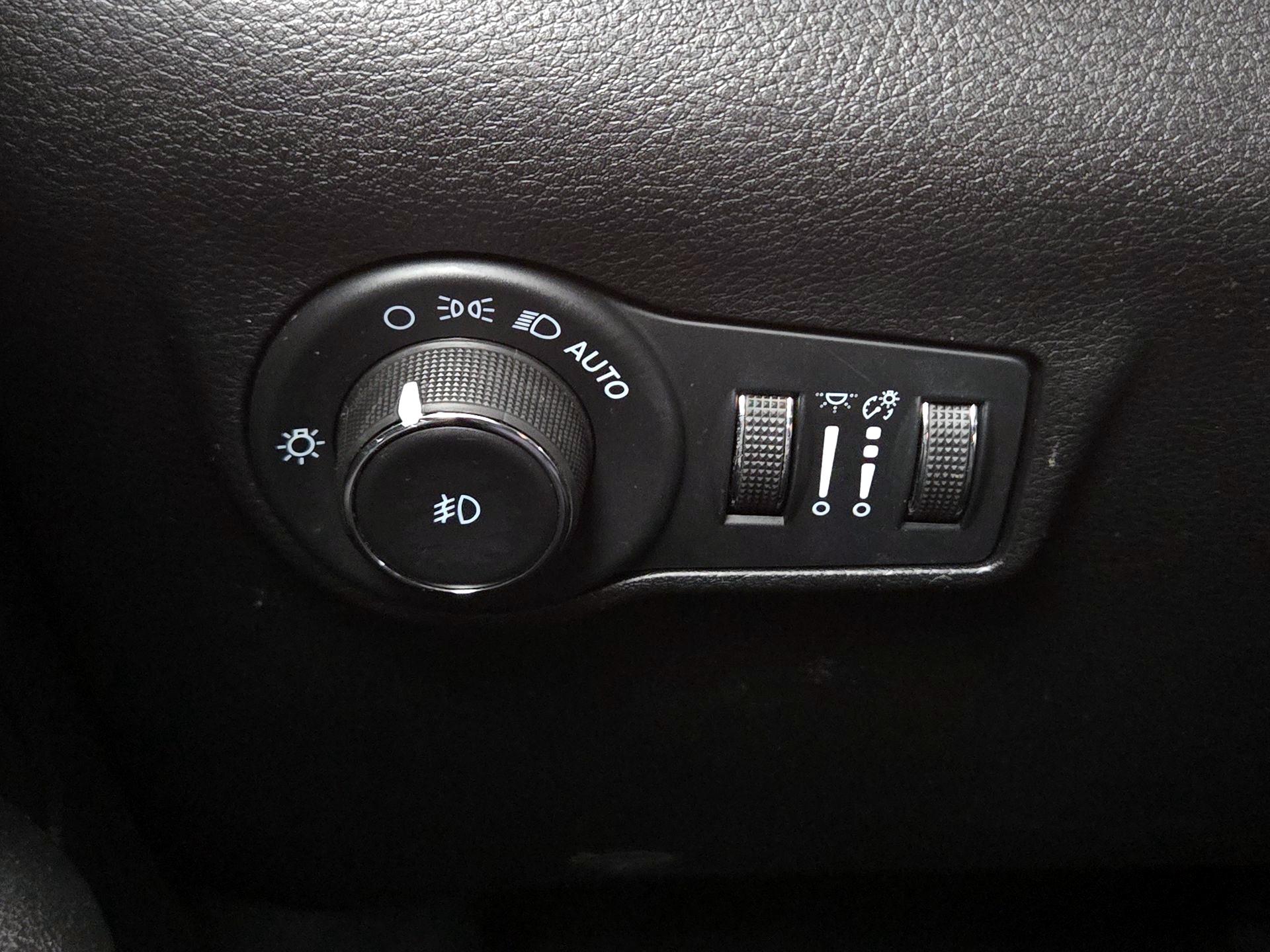 Thumbnail: 2022 Jeep Compass - 13