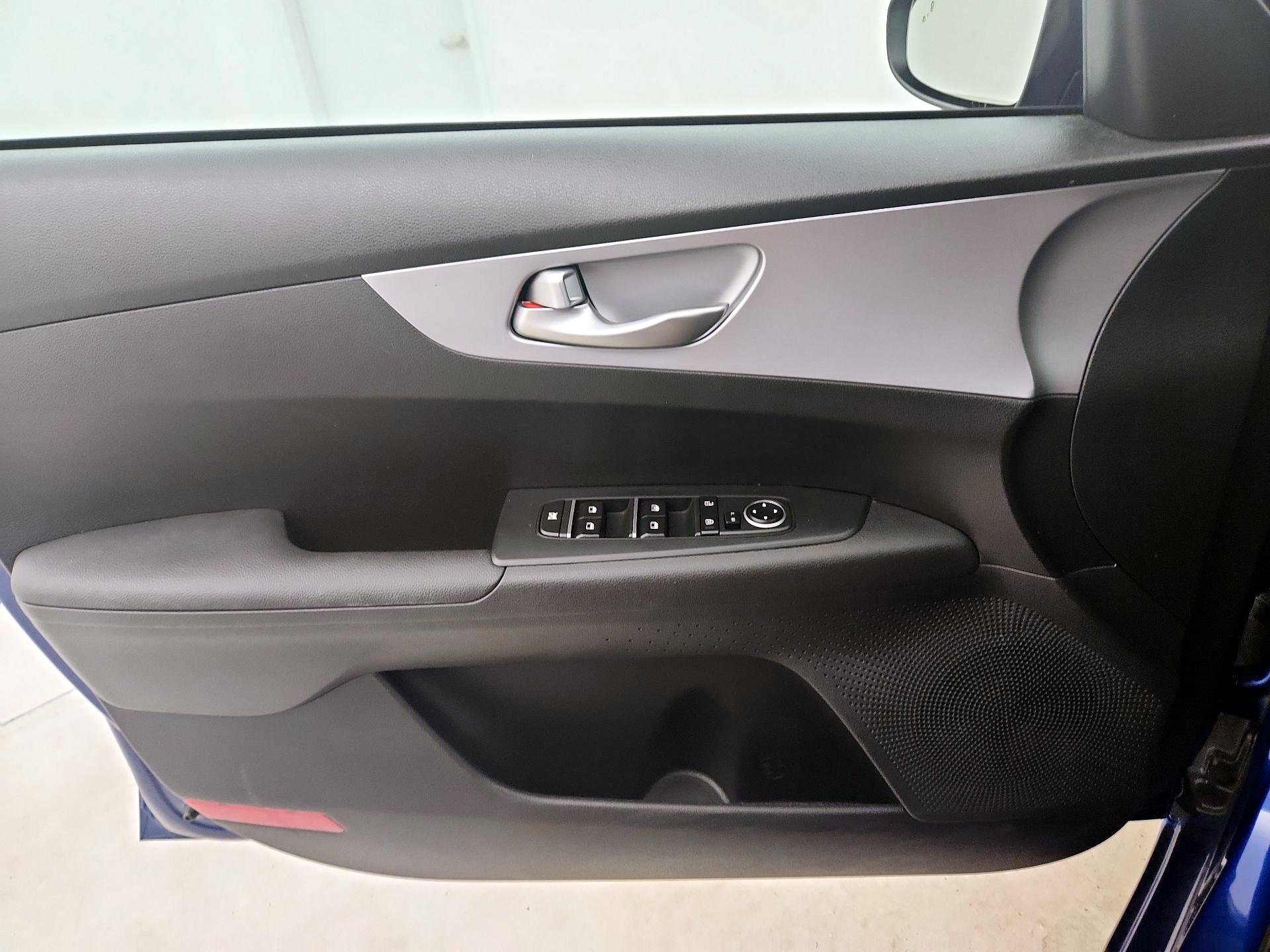 Thumbnail: 2023 Kia Forte - 10