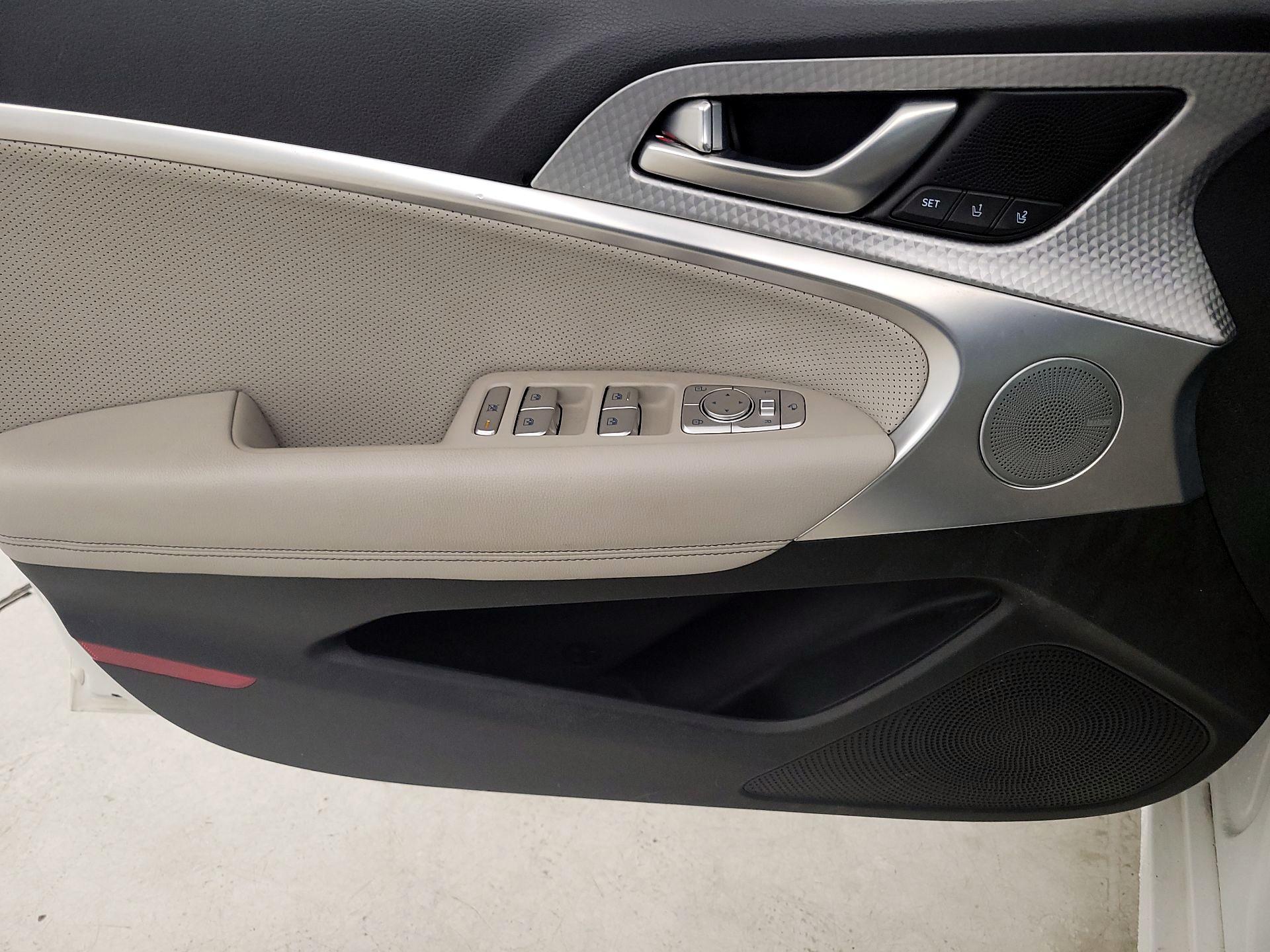 Thumbnail: 2023 Genesis G70 - 12