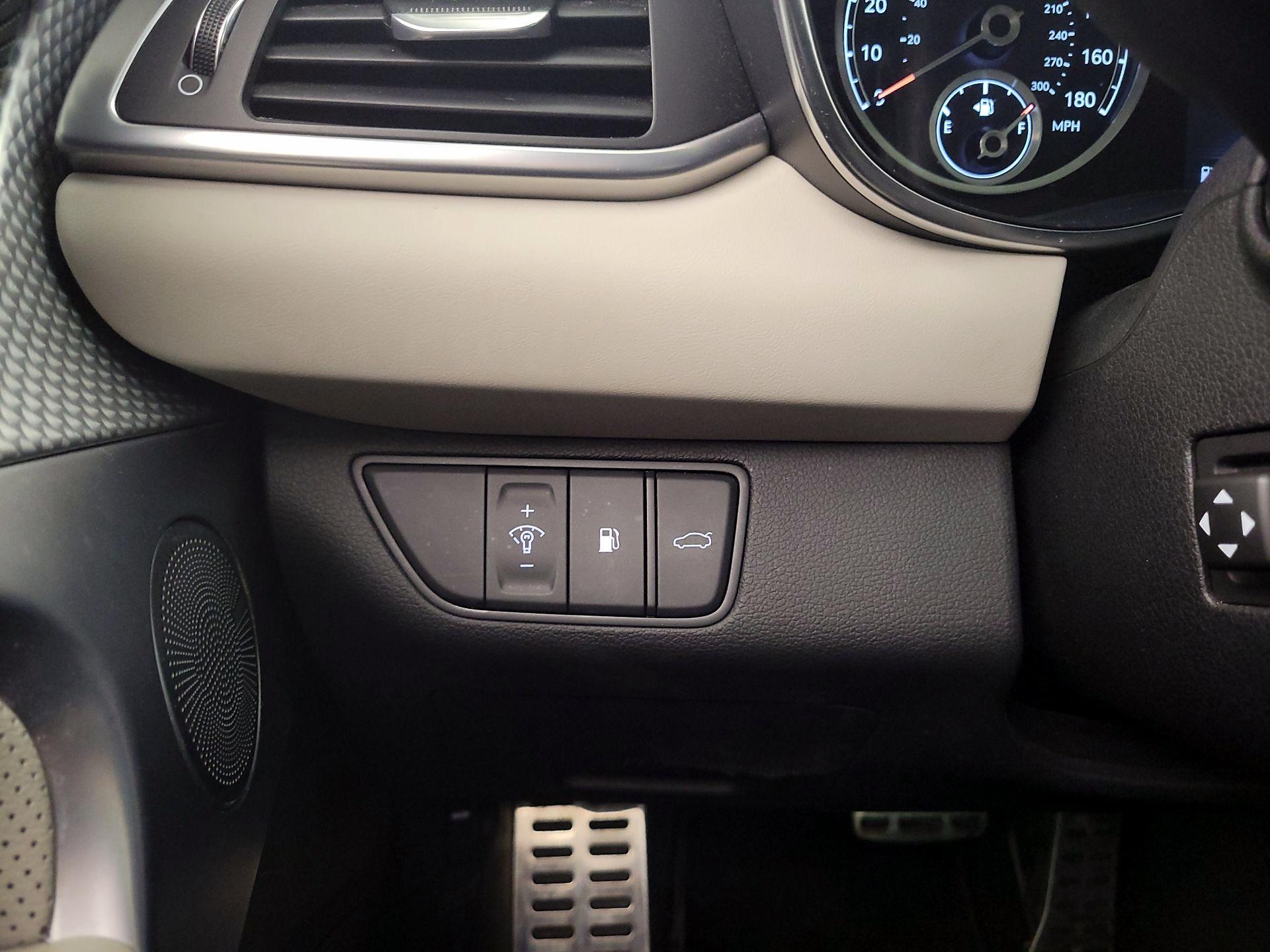 Thumbnail: 2023 Genesis G70 - 13