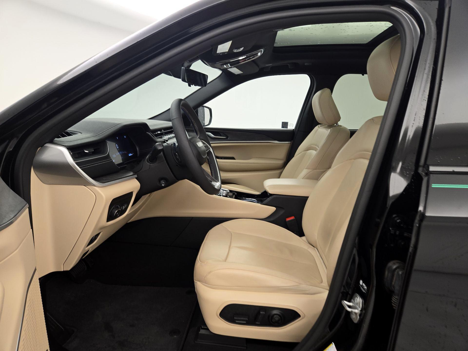 Thumbnail: 2023 Jeep Grand Cherokee - 11