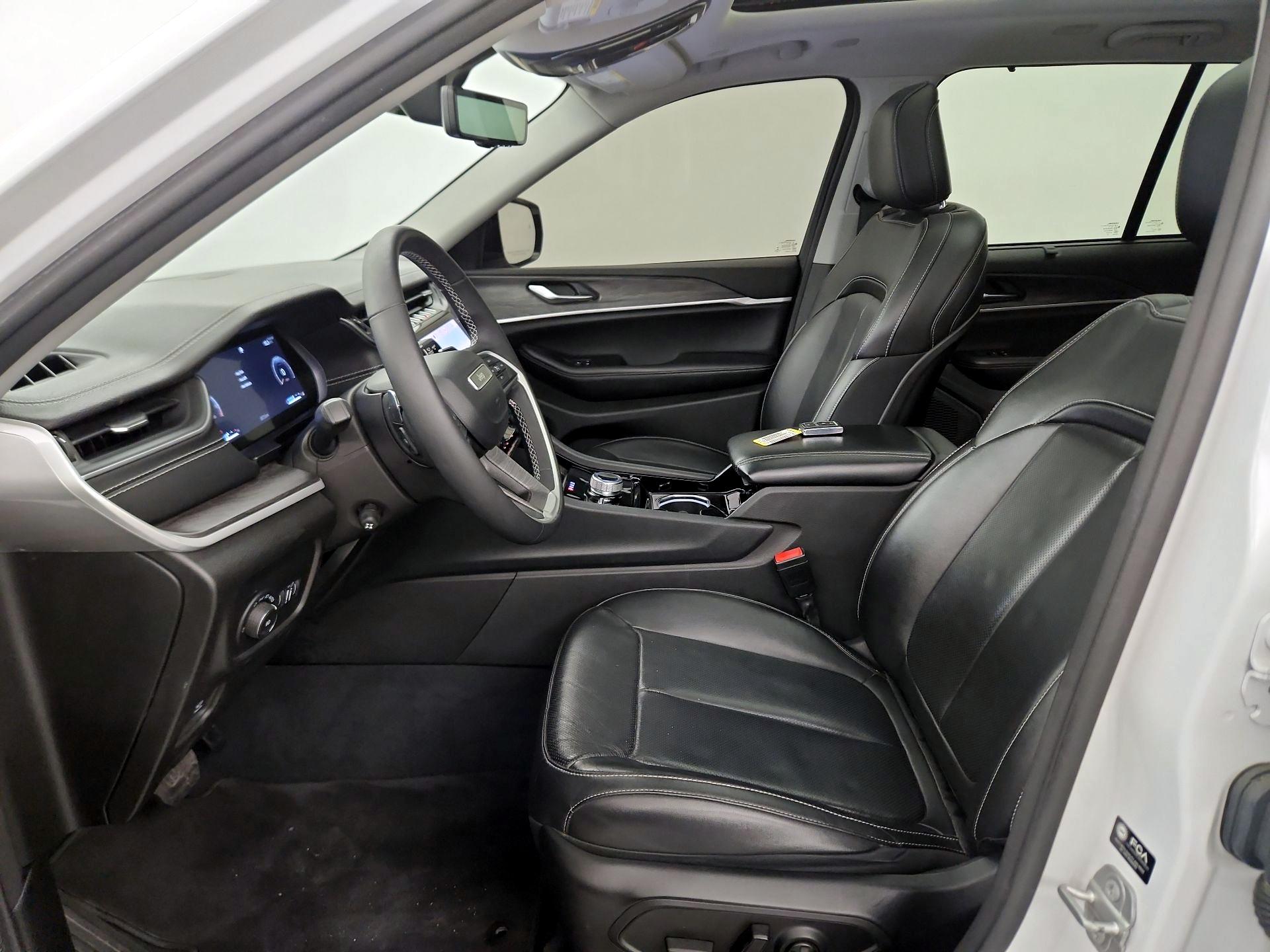 Thumbnail: 2023 Jeep Grand Cherokee - 11