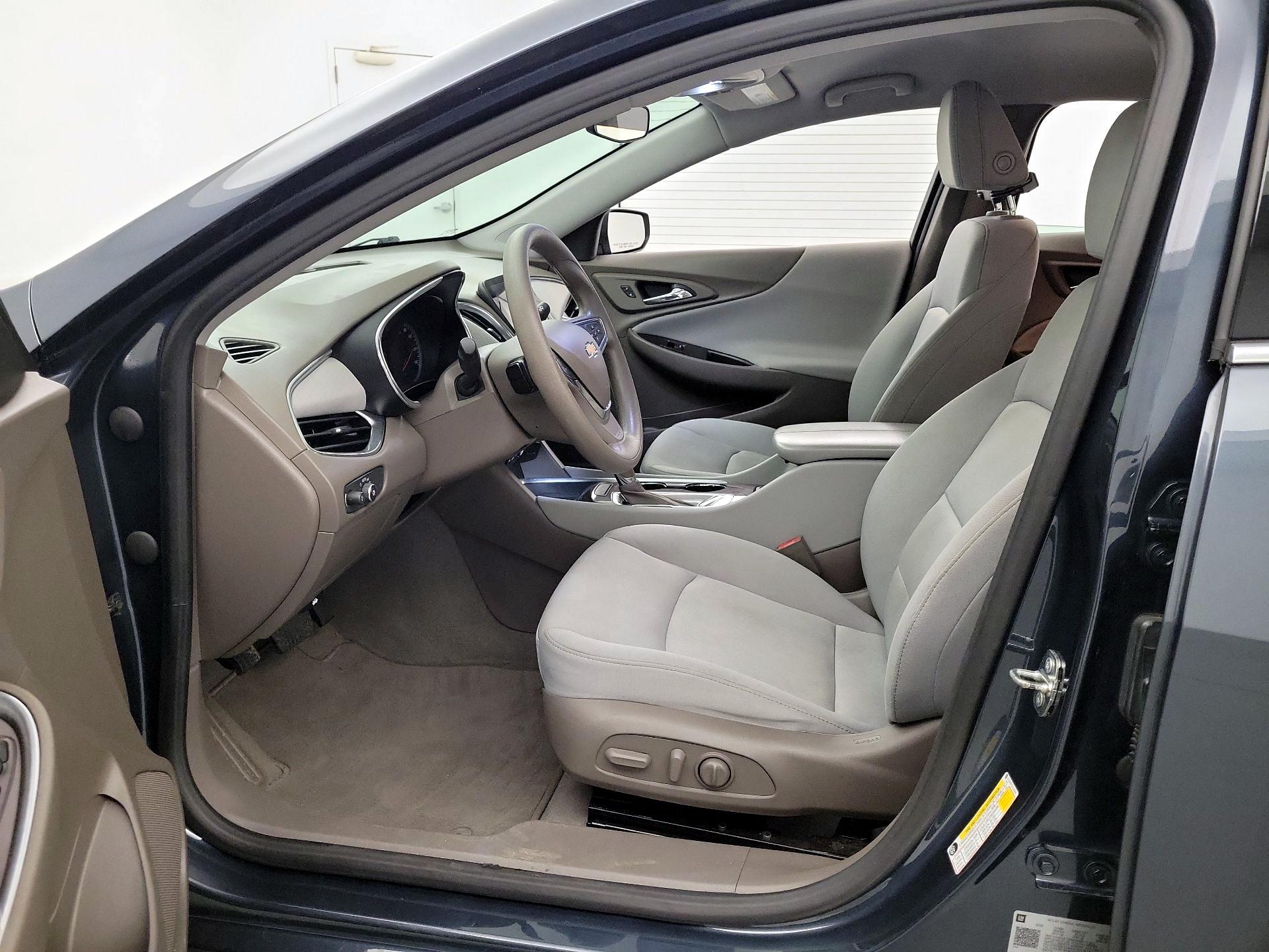 Thumbnail: 2020 Chevrolet Malibu - 11