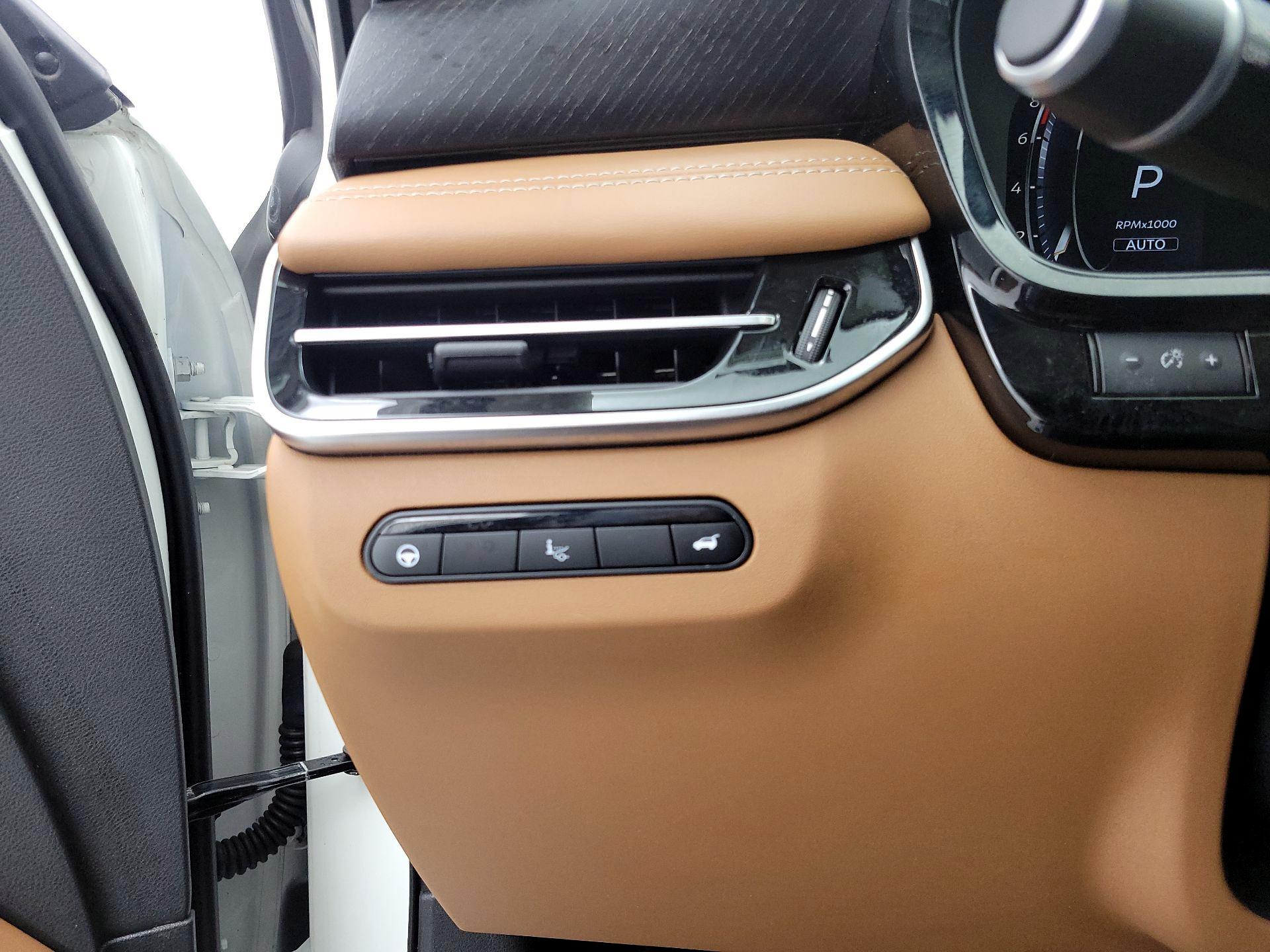 Thumbnail: 2023 INFINITI QX60 - 13