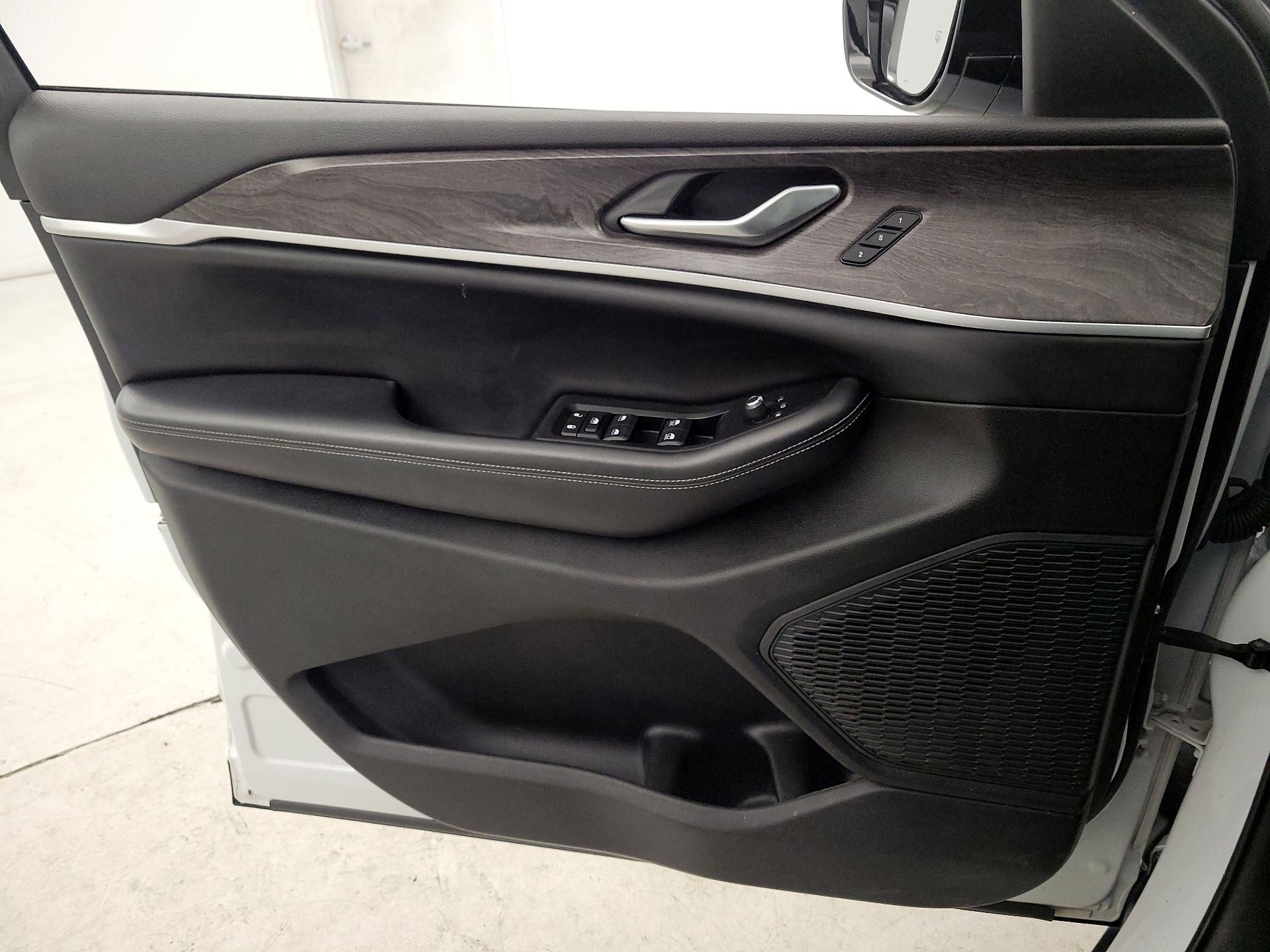 Thumbnail: 2023 Jeep Grand Cherokee L - 12