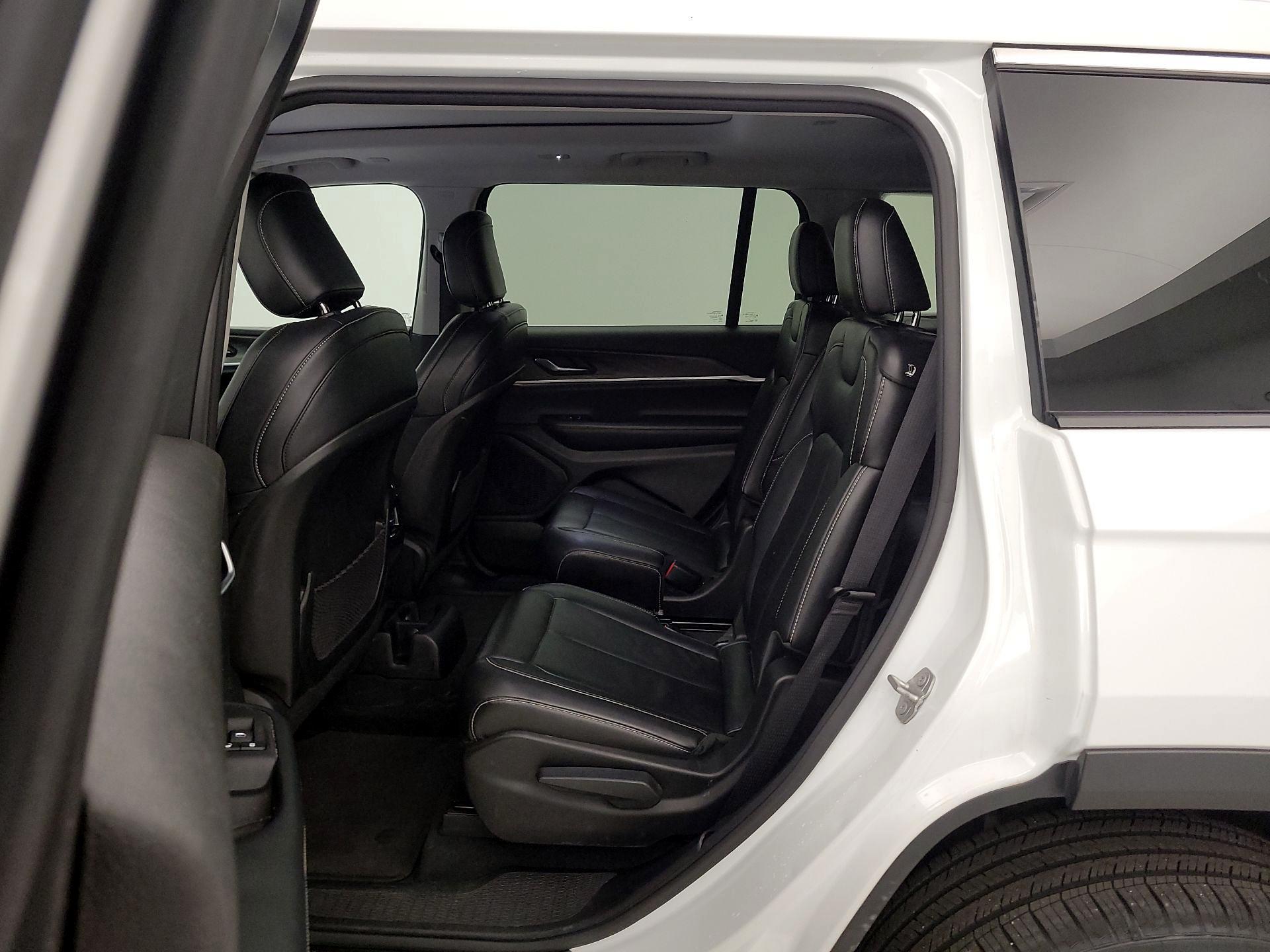 Thumbnail: 2023 Jeep Grand Cherokee L - 19