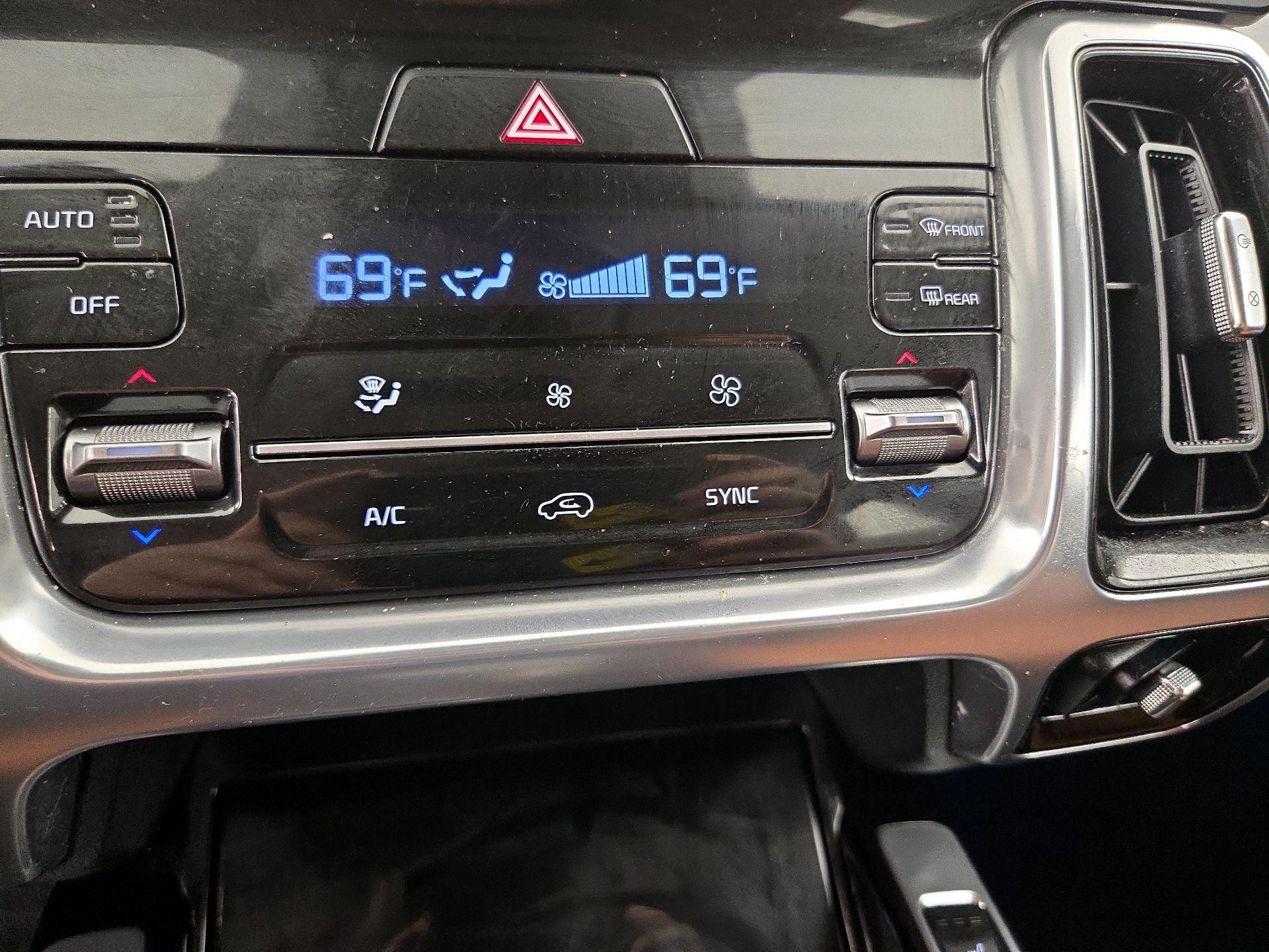 Thumbnail: 2023 Kia Sorento - 16