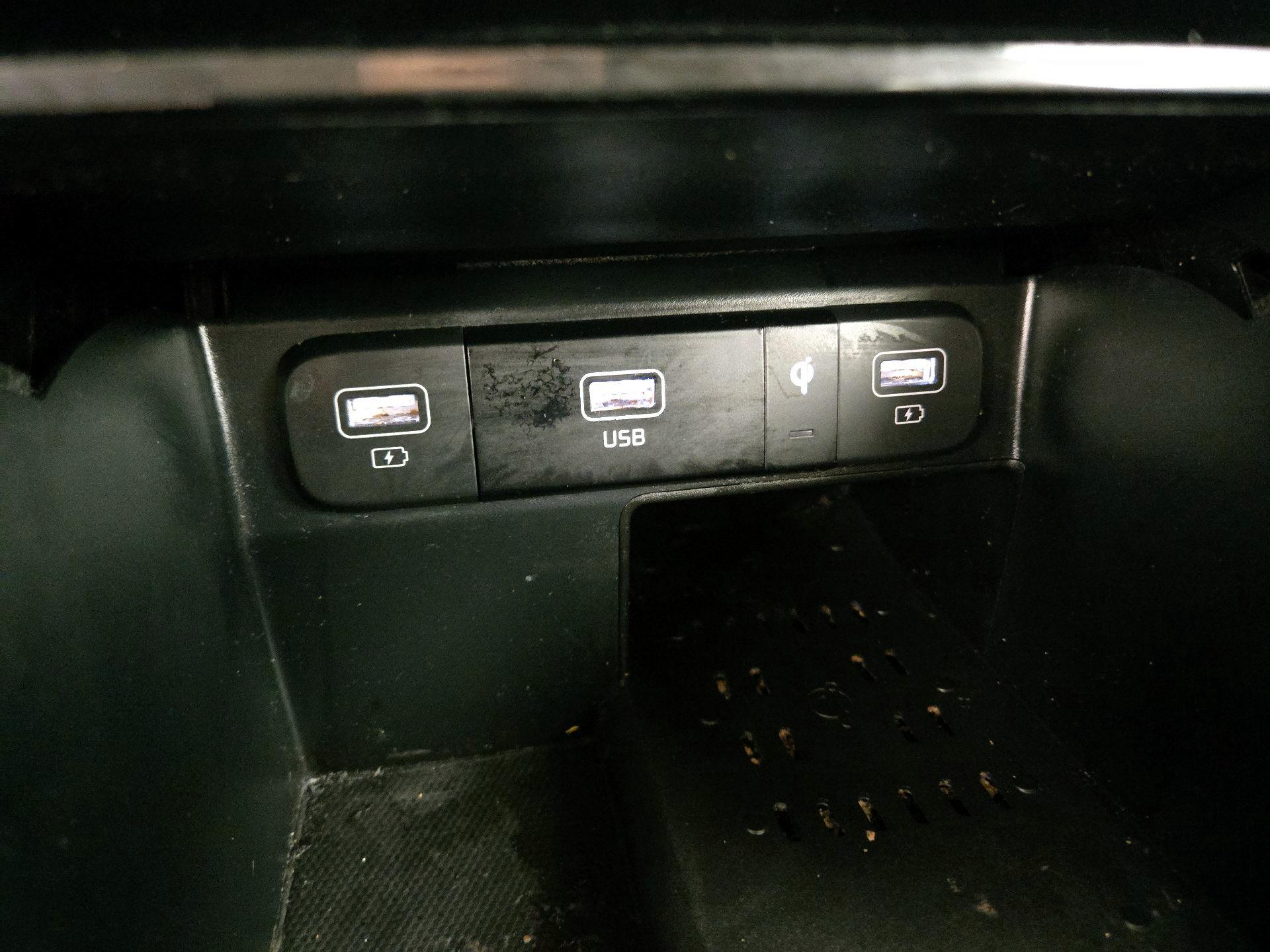 Thumbnail: 2023 Kia Sorento - 18