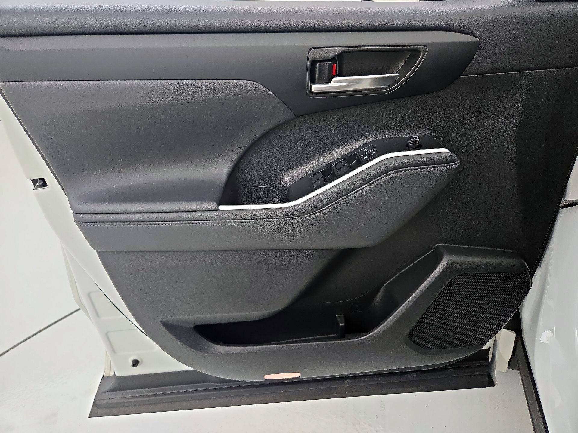 Thumbnail: 2021 Toyota Highlander - 12