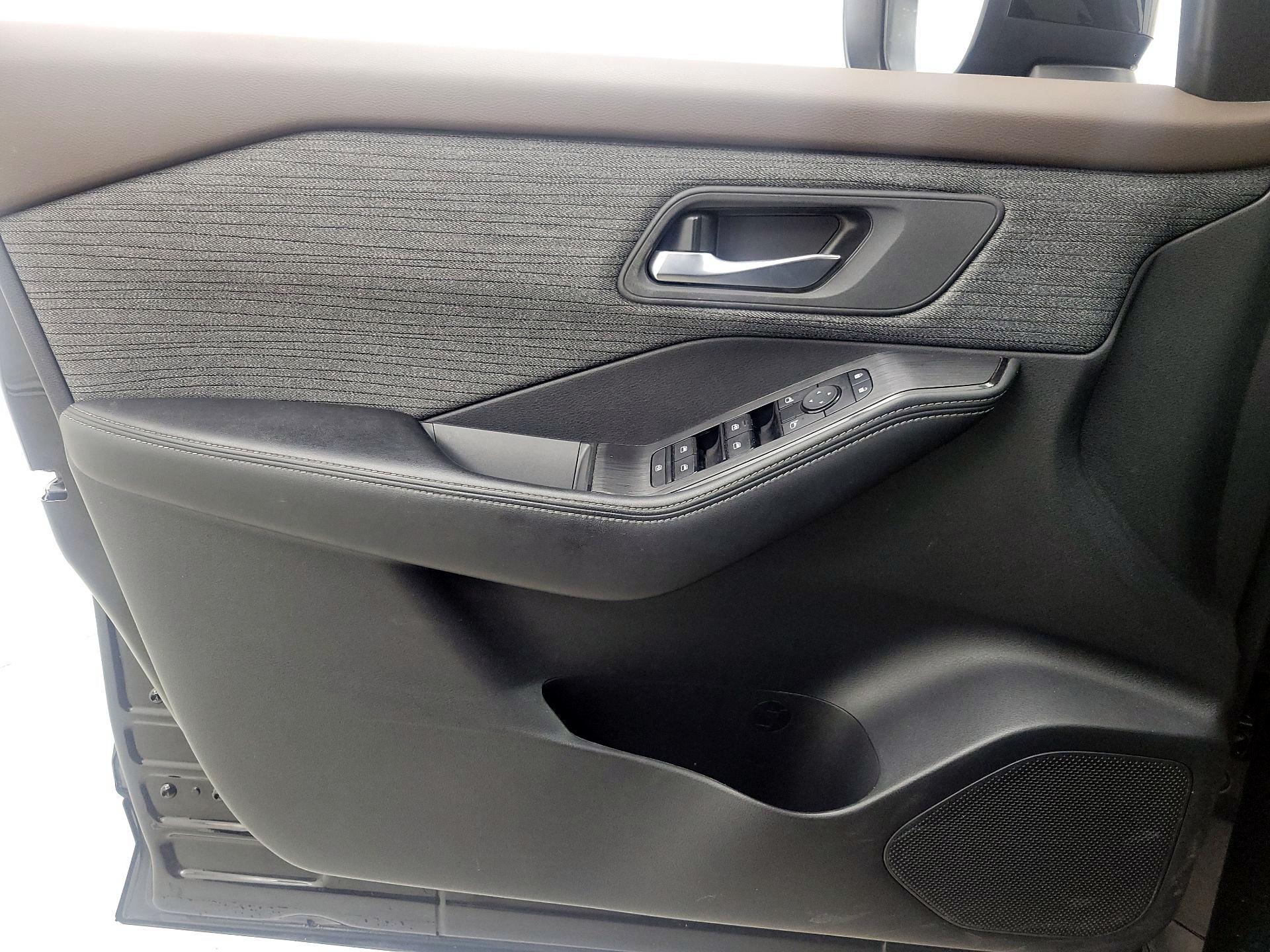 Thumbnail: 2023 Nissan Rogue - 12