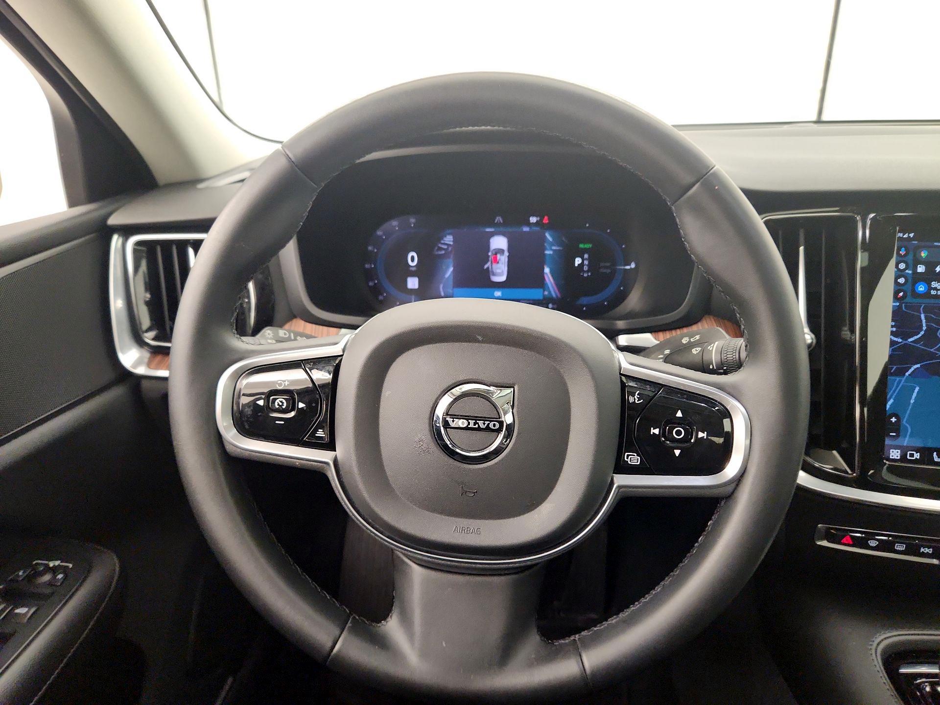 Thumbnail: 2023 Volvo S60 - 10