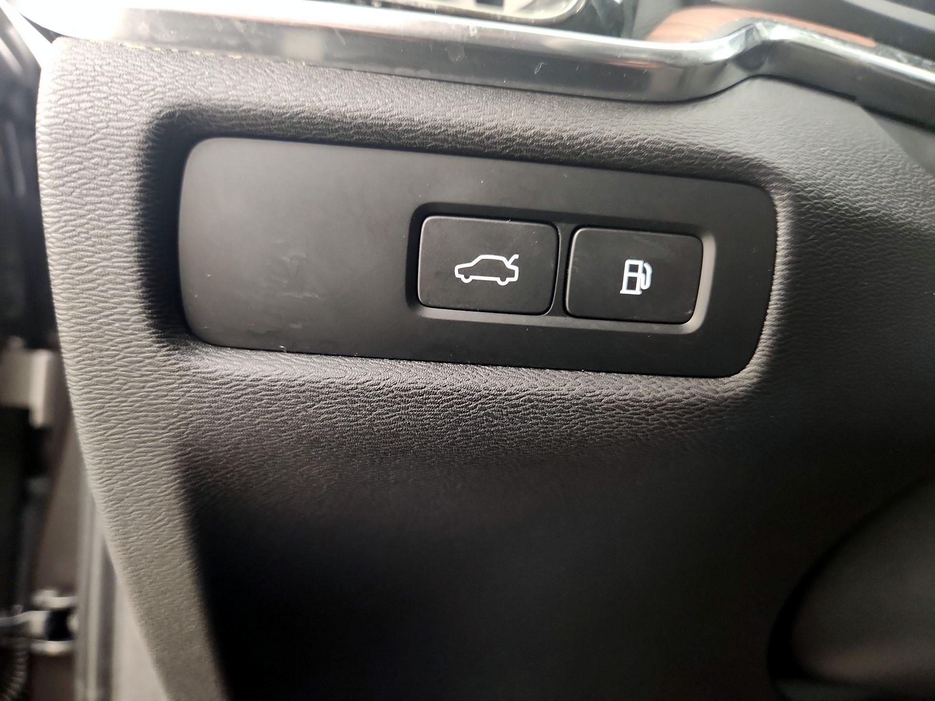 Thumbnail: 2023 Volvo S60 - 13