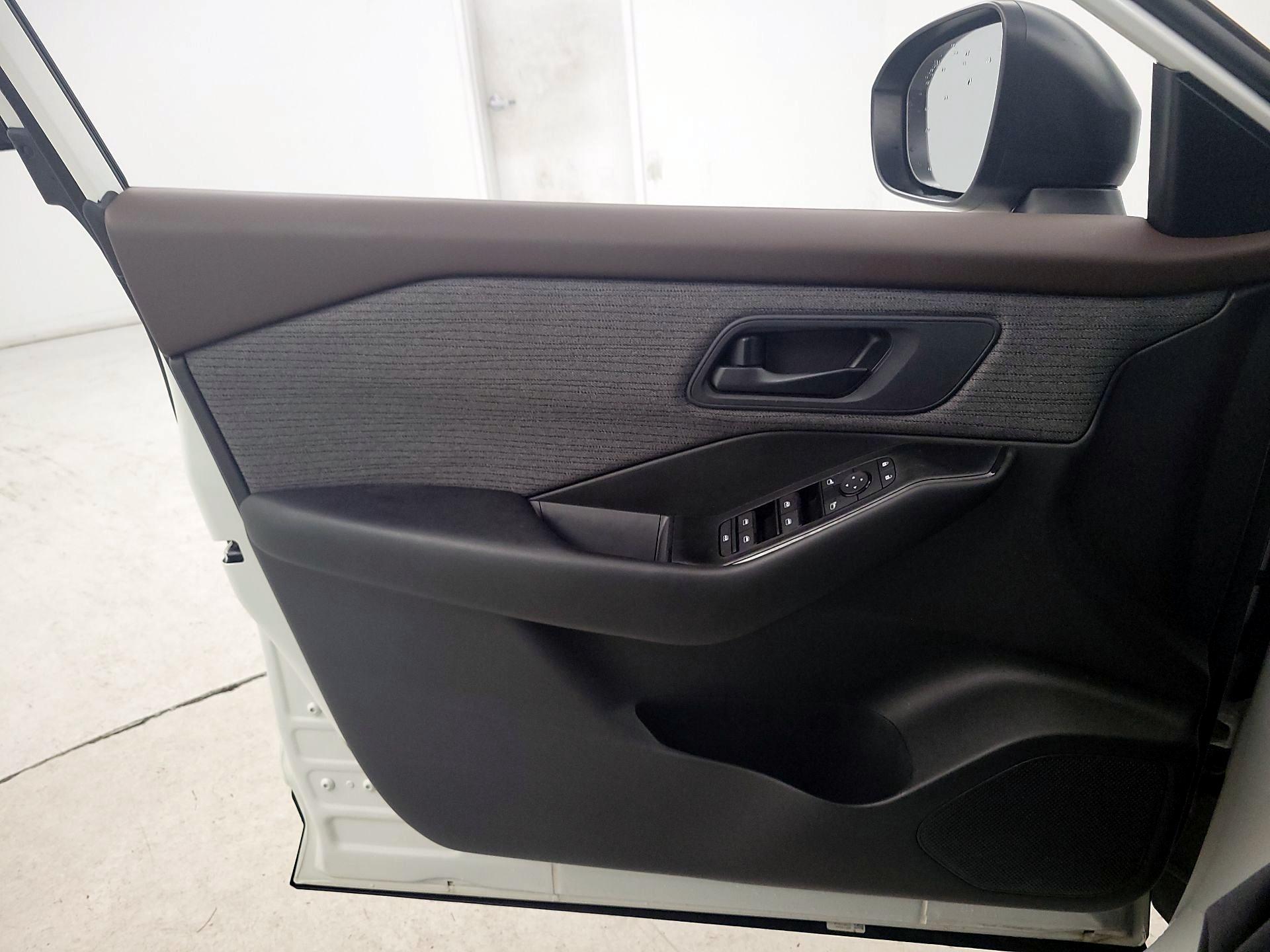 Thumbnail: 2023 Nissan Rogue - 12