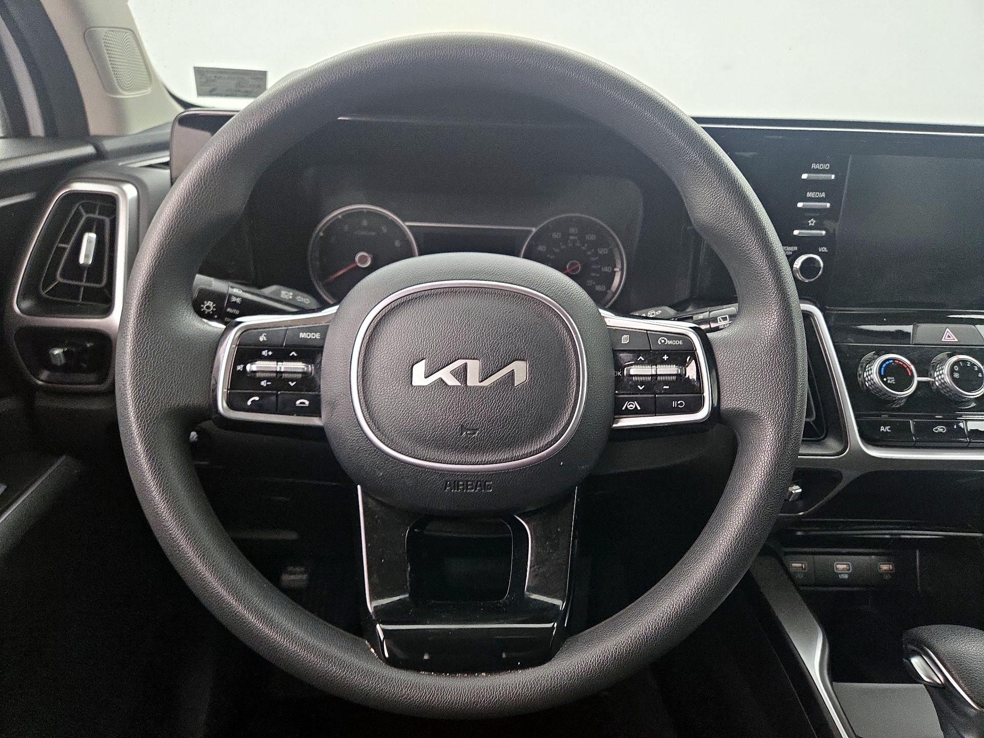 Thumbnail: 2023 Kia Sorento - 10