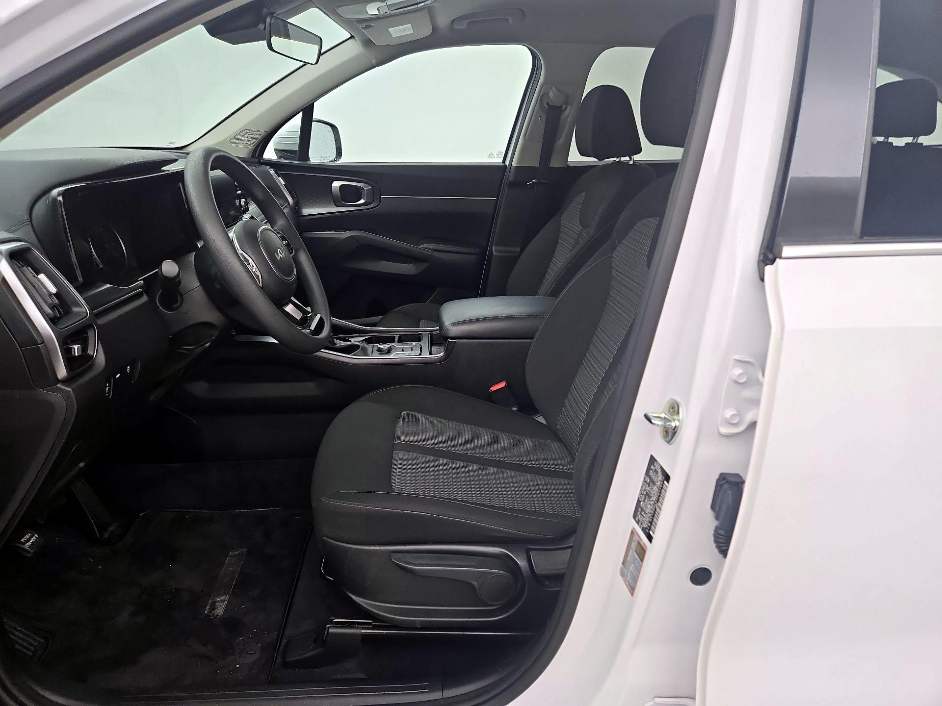 Thumbnail: 2023 Kia Sorento - 11