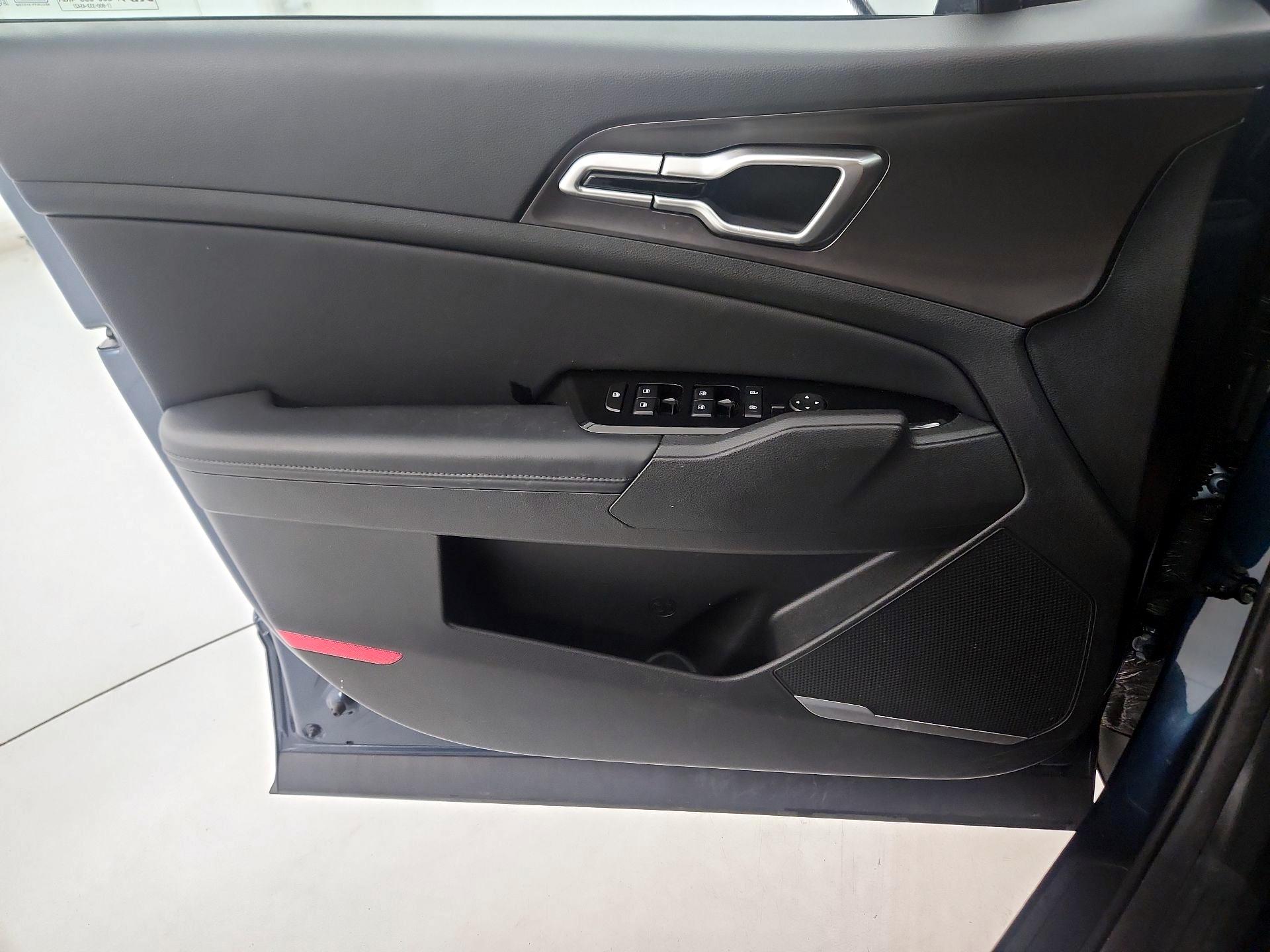 Thumbnail: 2023 Kia Sportage - 12