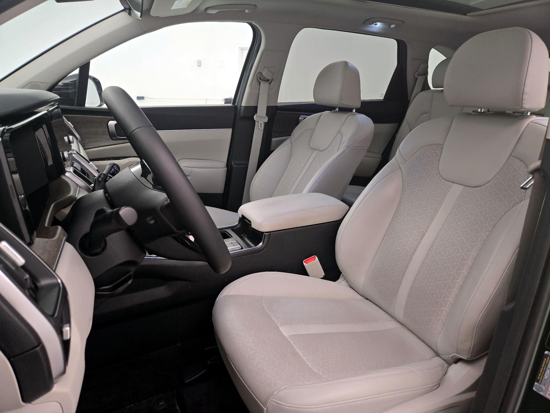 Thumbnail: 2023 Kia Sorento - 11