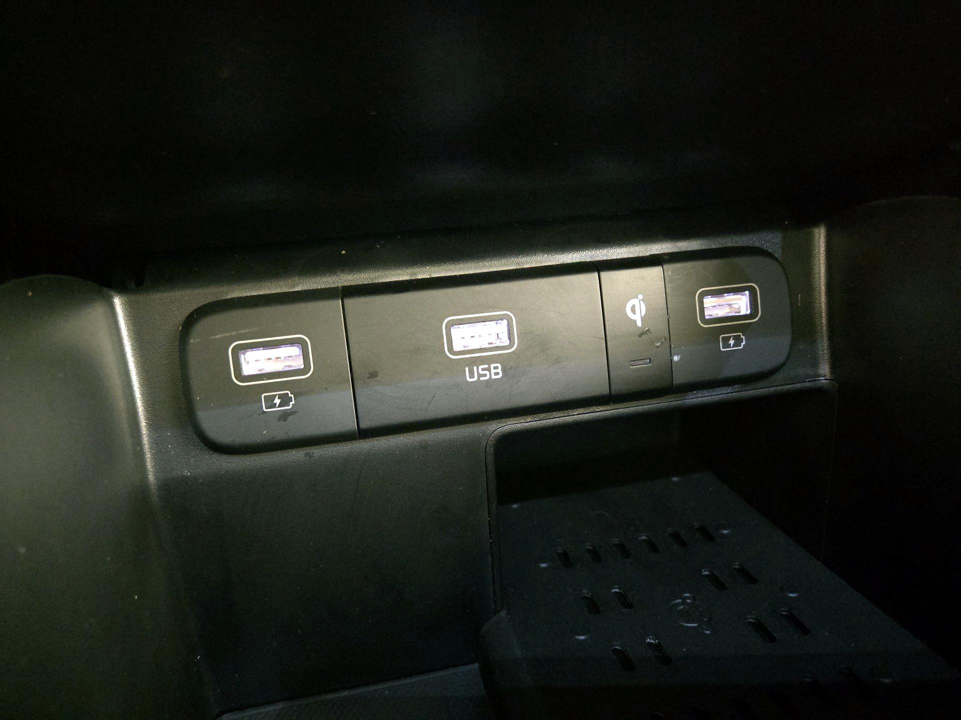 Thumbnail: 2023 Kia Sorento - 19