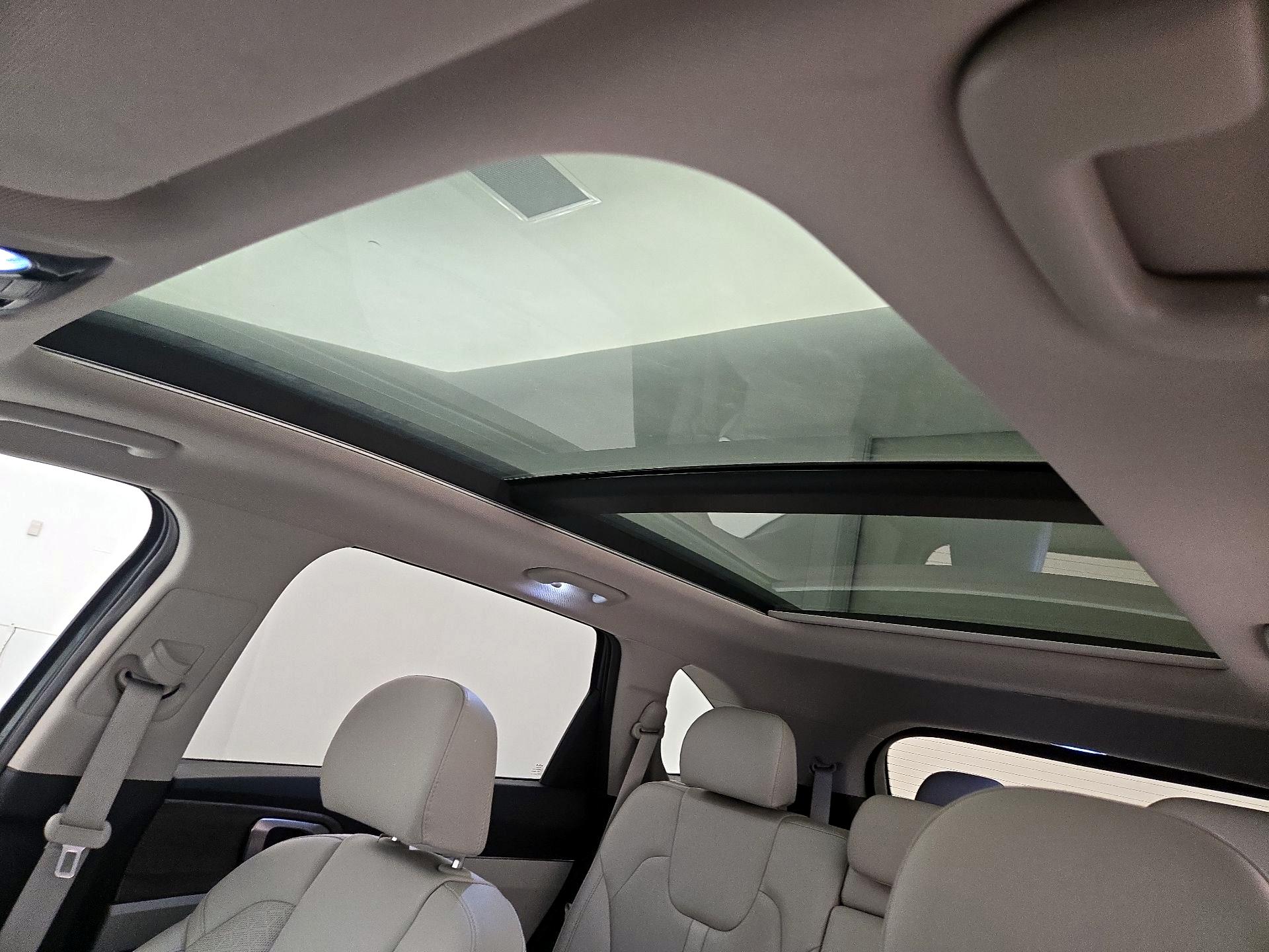 Thumbnail: 2023 Kia Sorento - 20