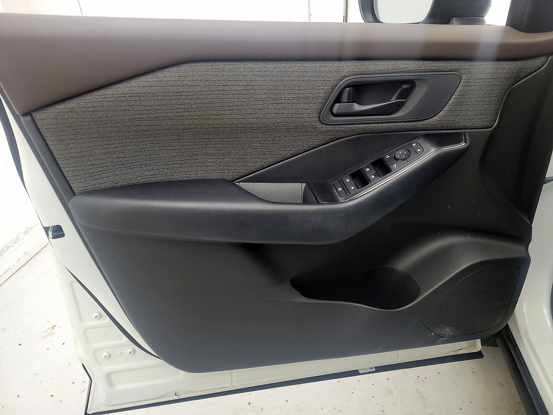 Thumbnail: 2023 Nissan Rogue - 12