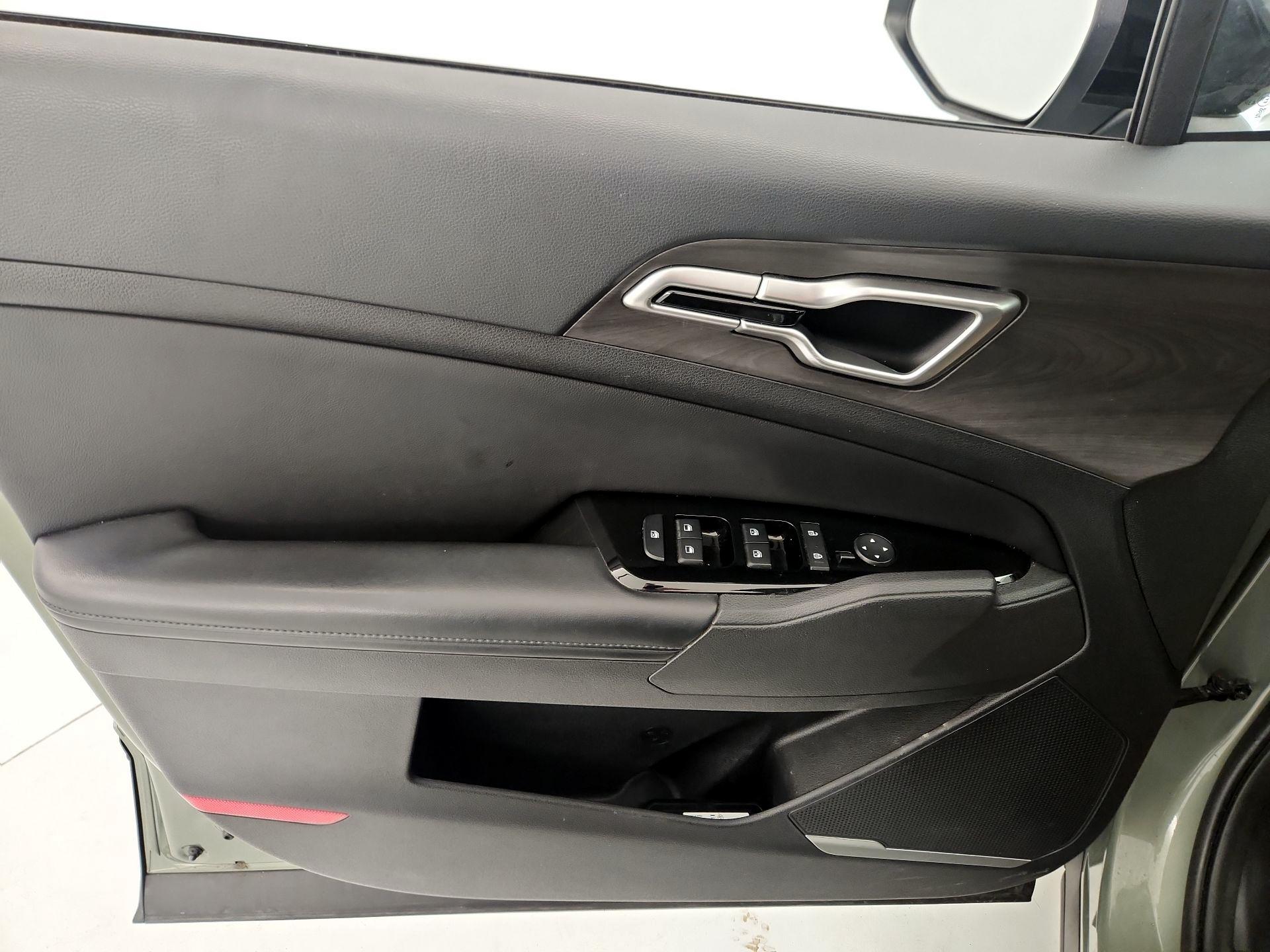 Thumbnail: 2023 Kia Sportage - 12